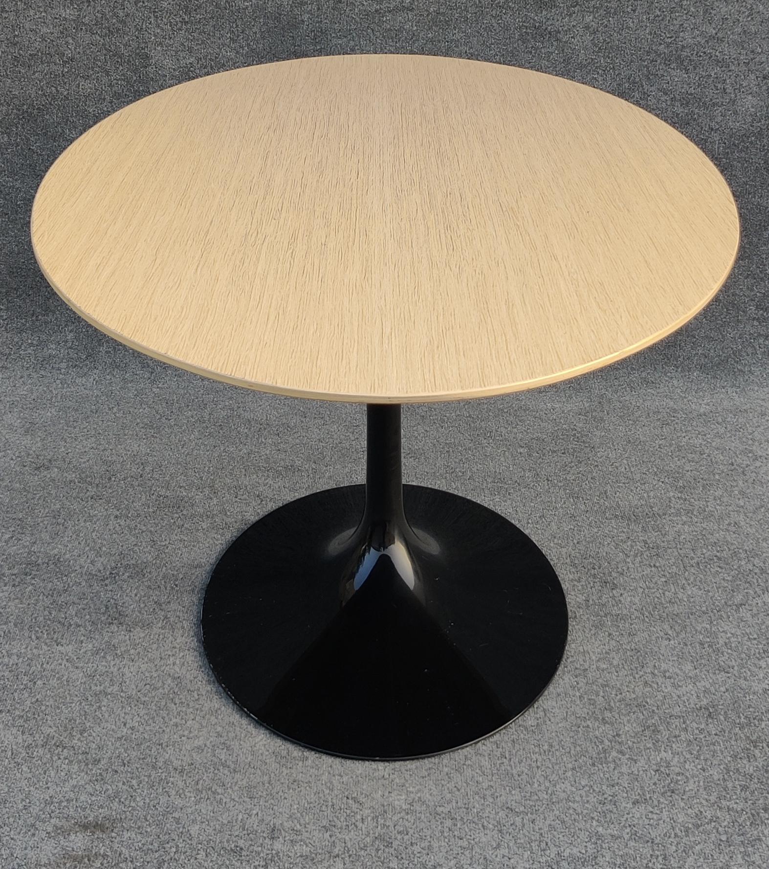 Mid-Century Modern Eero Saarinen Knoll Oval Tulip Dining Table 66x38