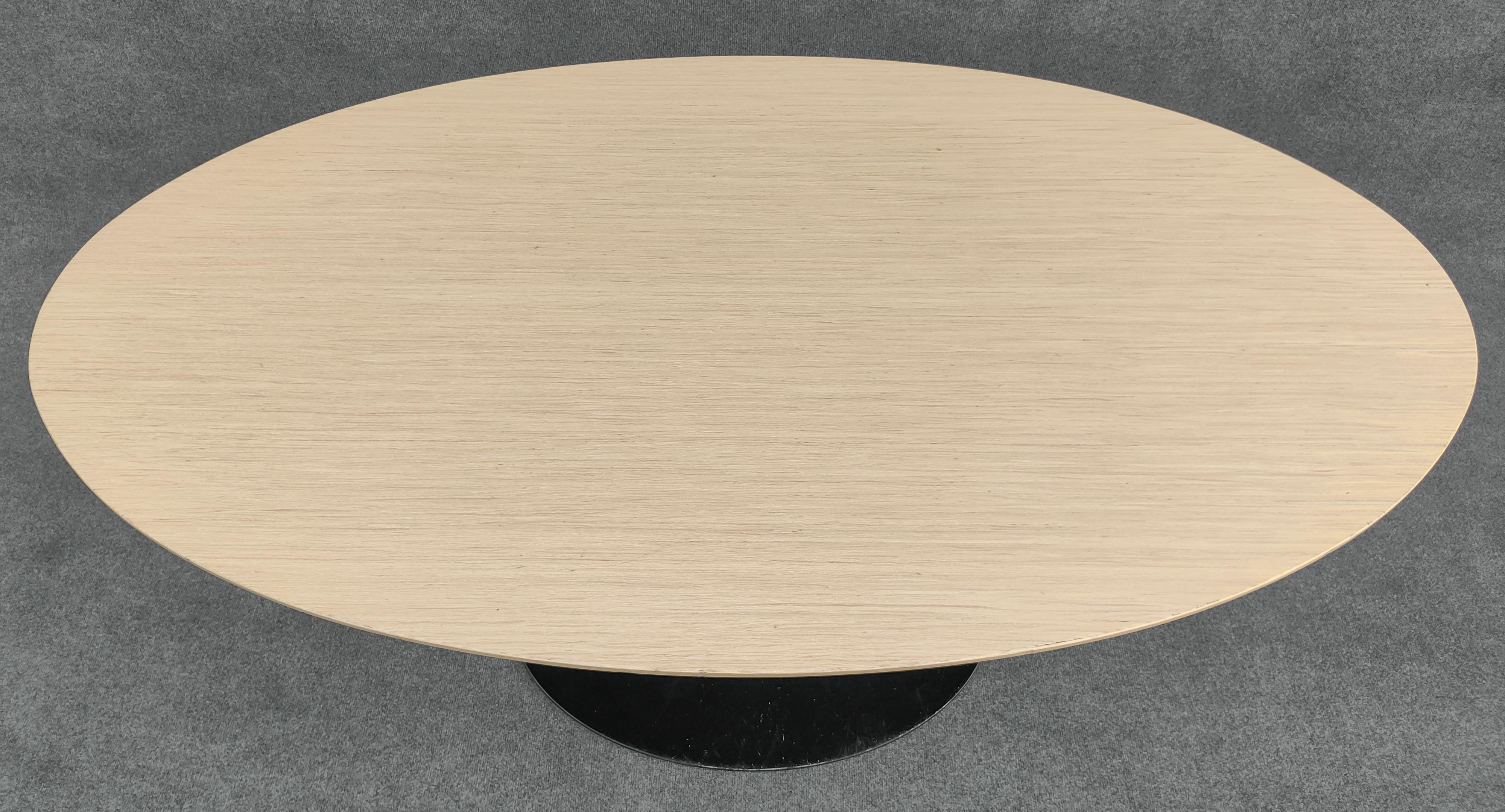 Ovaler Tulpen-Esstisch von Eero Saarinen Knoll, 66x38