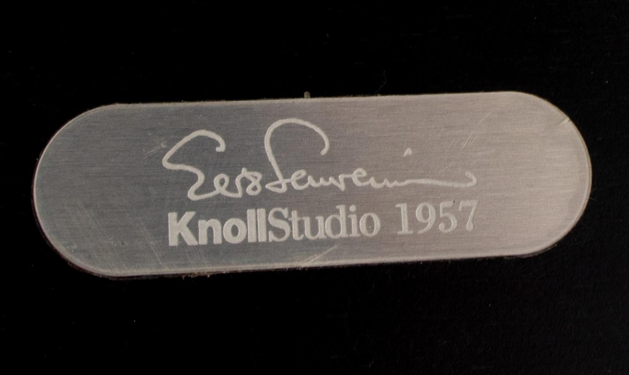 Minimalist Eero Saarinen Knoll Round Tulip Dining Table