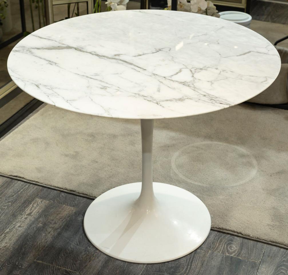 20th Century Eero Saarinen & Knoll : “Tulip” calacatta table 91 cm