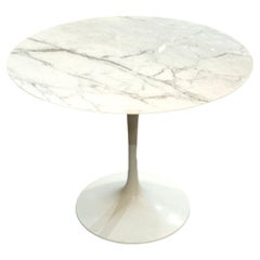 Eero Saarinen & Knoll : “Tulip” calacatta table 91 cm