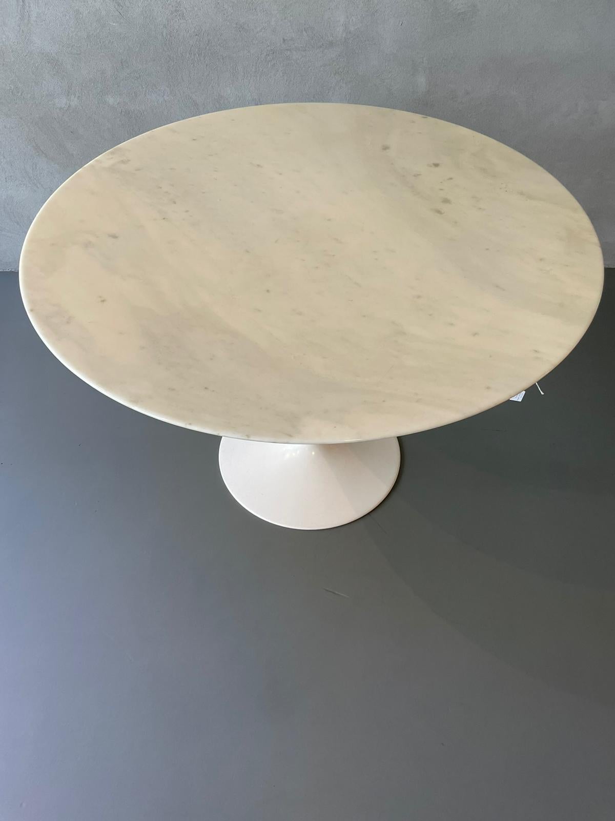 Italian Eero Saarinen Knoll Tulip Round Table Calacatta Marble Aluminum 1957