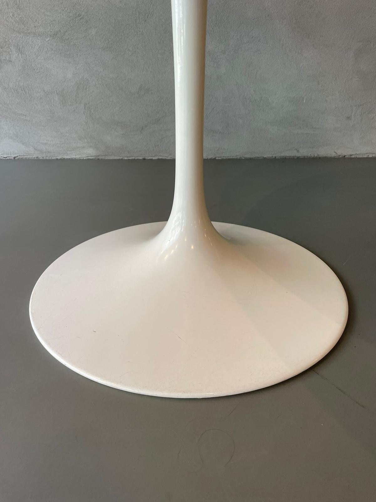 Eero Saarinen Knoll Tulip Round Table Calacatta Marble Aluminum 1957 In Good Condition In Catania, IT
