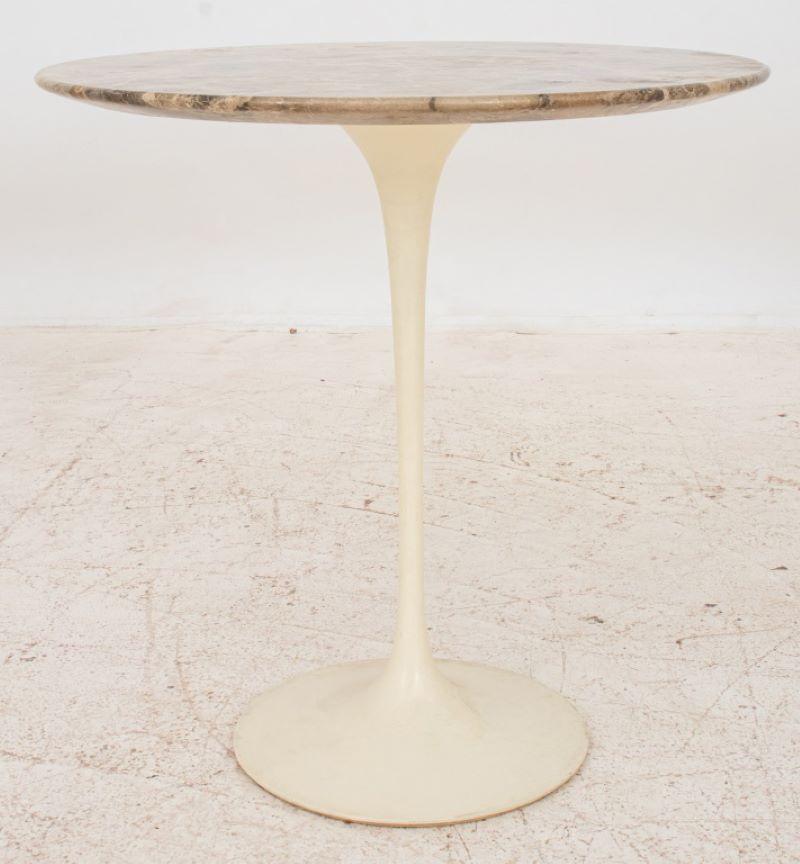 Eero Saarinen (Finnish/American, 1910-1961) for Knoll Mid-Century Modern Tulip low or side table with white metal base and brown Emperador marble top, circa 1980s. 20.5