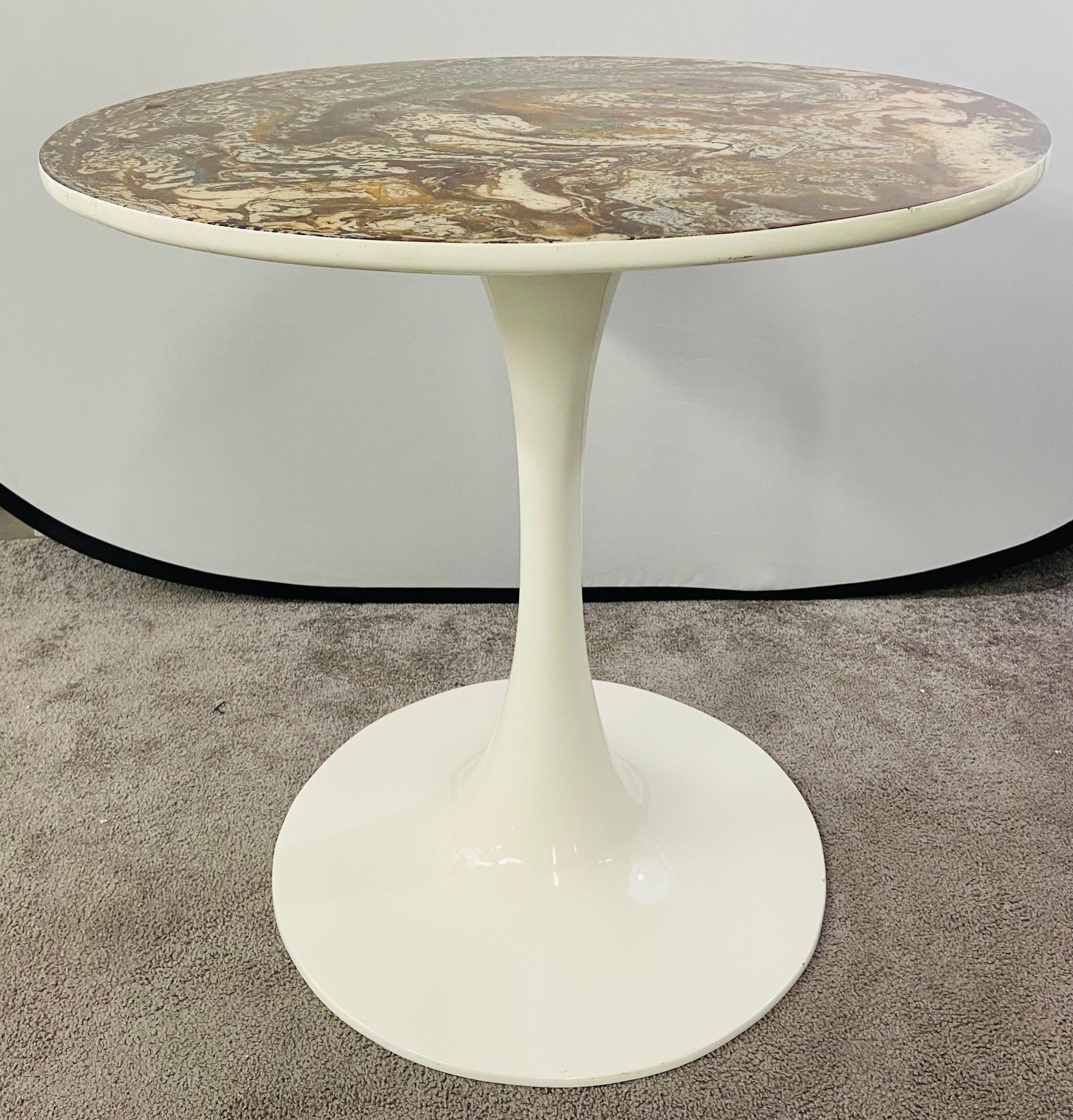 A Mid Century Modern Style Pedestal circular or round center or end table in the manner of Eero Saarinen iconic tulip table. The round shaped table top is made of Epoxy resin featuring amazing abstract design in multiple colors dominated by brown