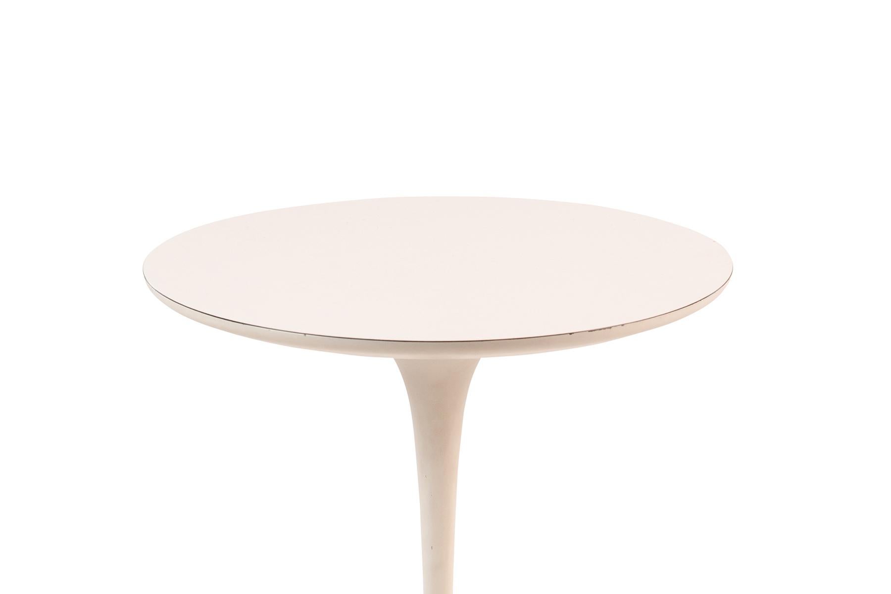 Mid-Century Modern Eero Saarinen Knoll Tulip Table