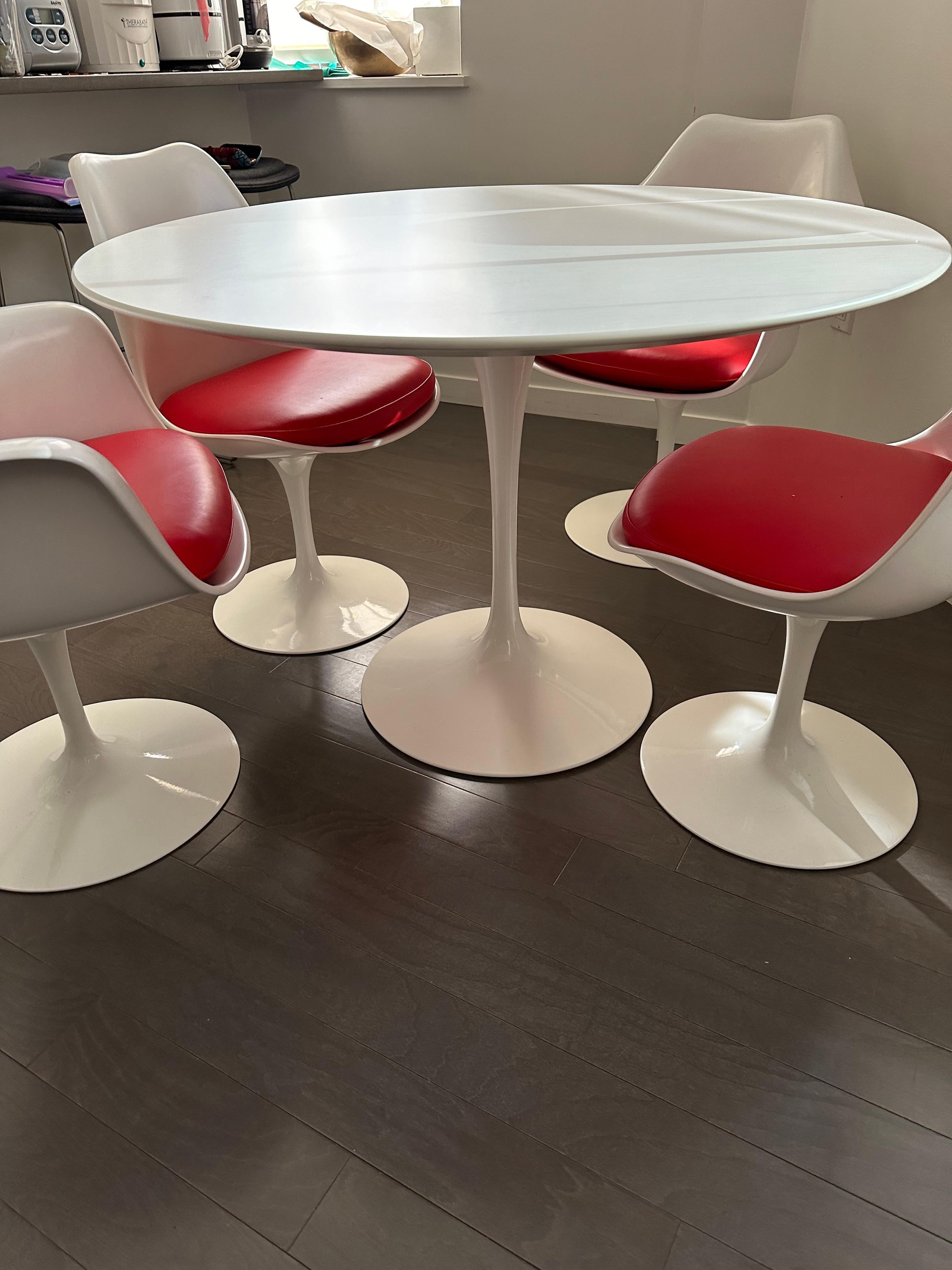 Eero Saarinen Knoll Tulip Table Set In Excellent Condition In Fall River, MA