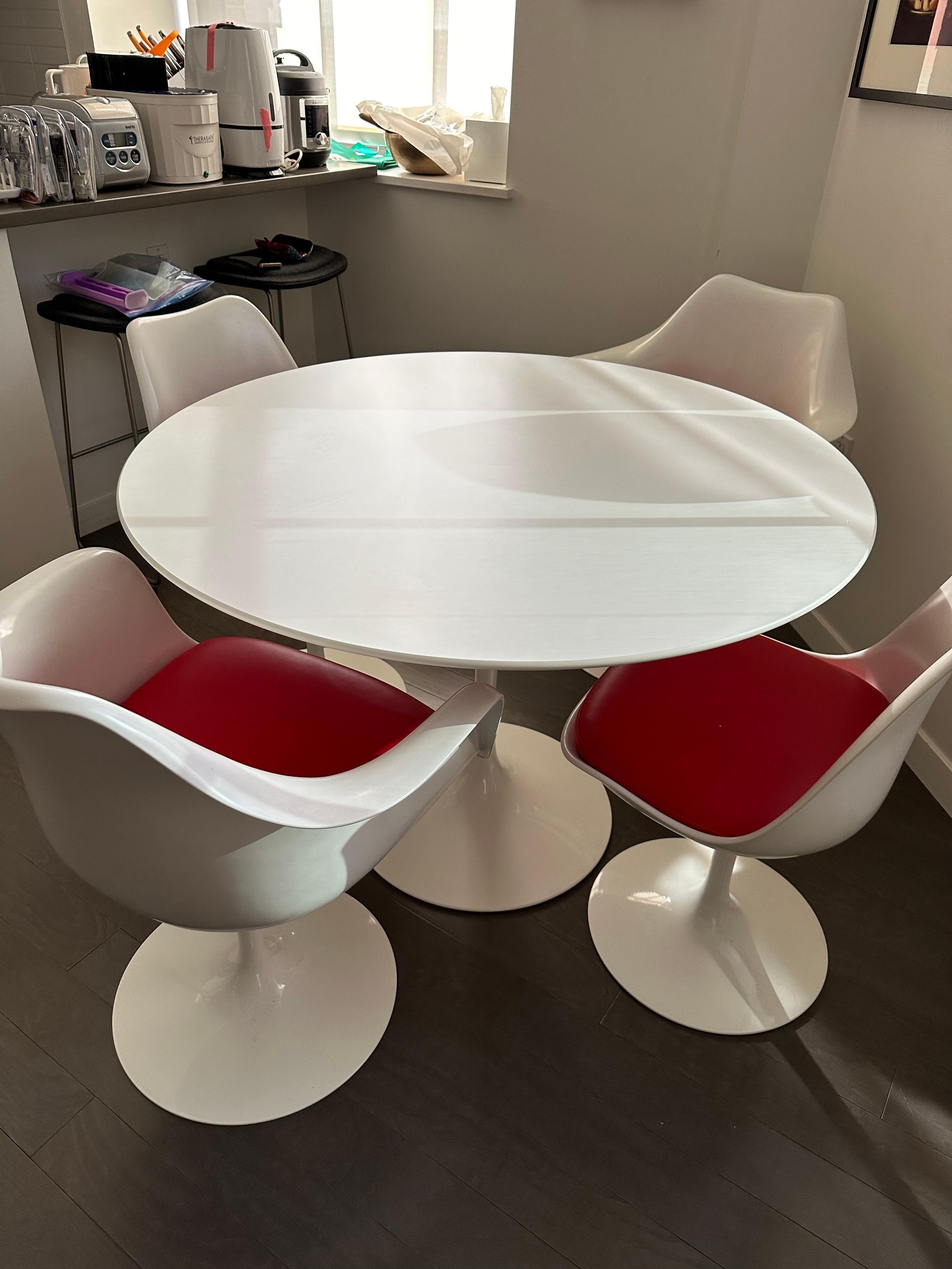 Contemporary Eero Saarinen Knoll Tulip Table Set