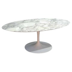 Eero Saarinen & Knoll : "Tulip" table with oval Calacatta top