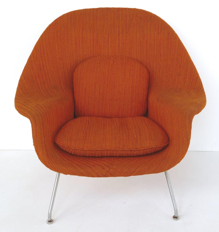 Eero Saarinen Knoll Womb Chair in Knoll Cato Wool Fabric For Sale at