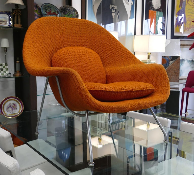 Eero Saarinen Knoll Womb Chair in Knoll Cato Wool Fabric For Sale at