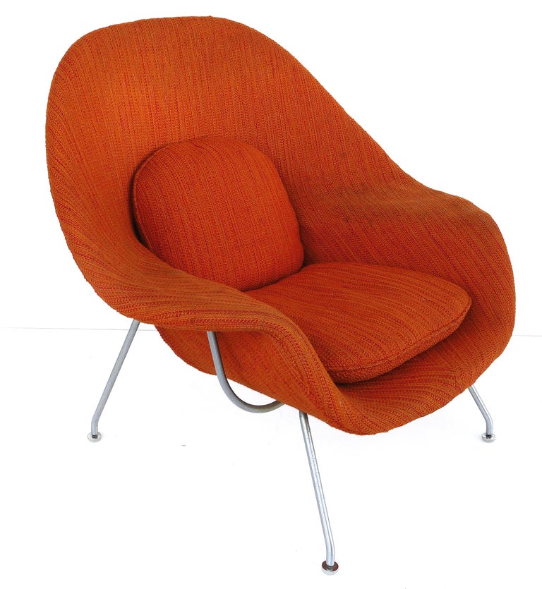 Eero Saarinen Knoll Womb Chair in Knoll Cato Wool Fabric For Sale at