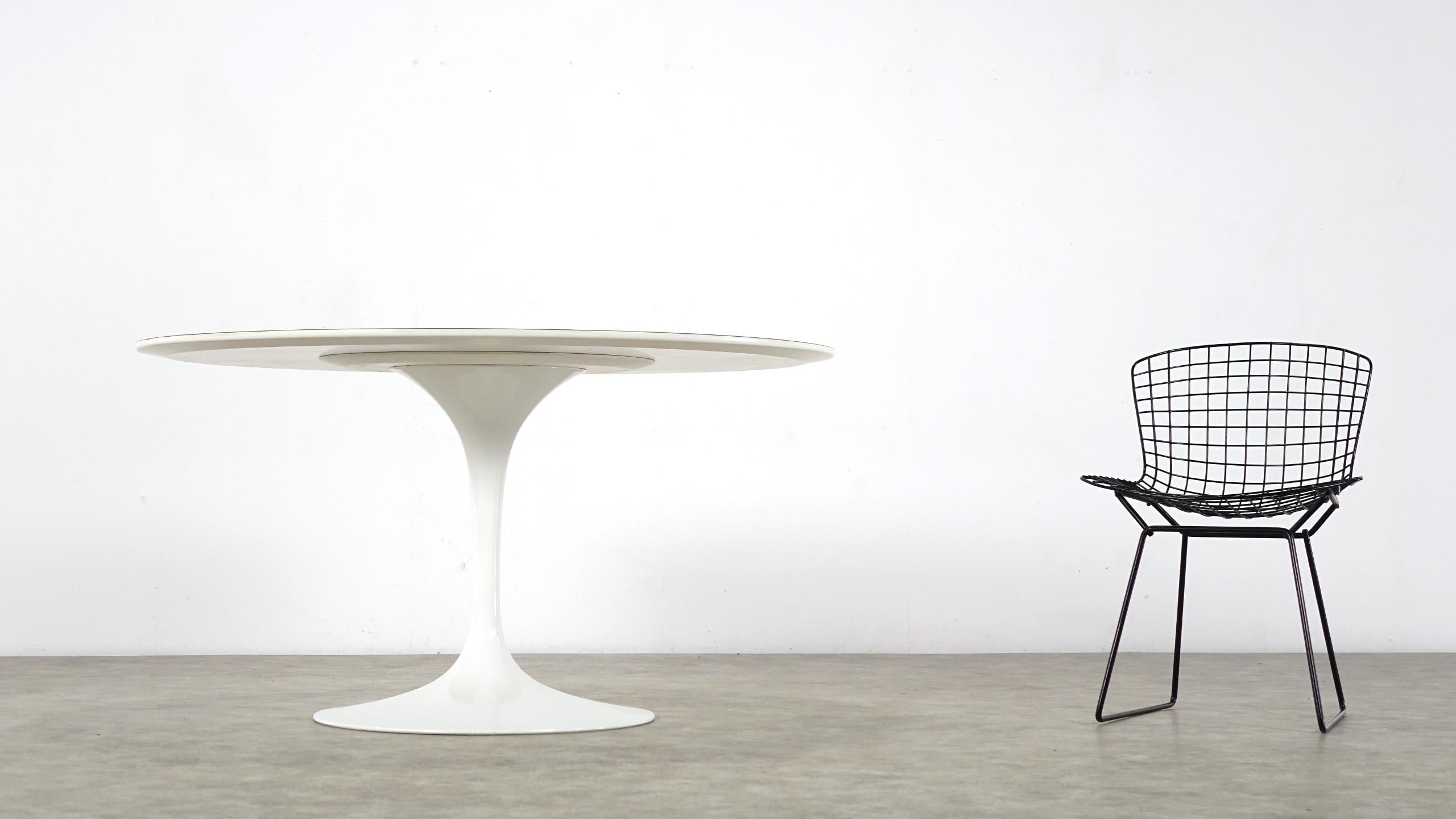 Eero Saarinen Laminated Tulip Dining Table, 1955 for Knoll International In Good Condition In Munster, NRW