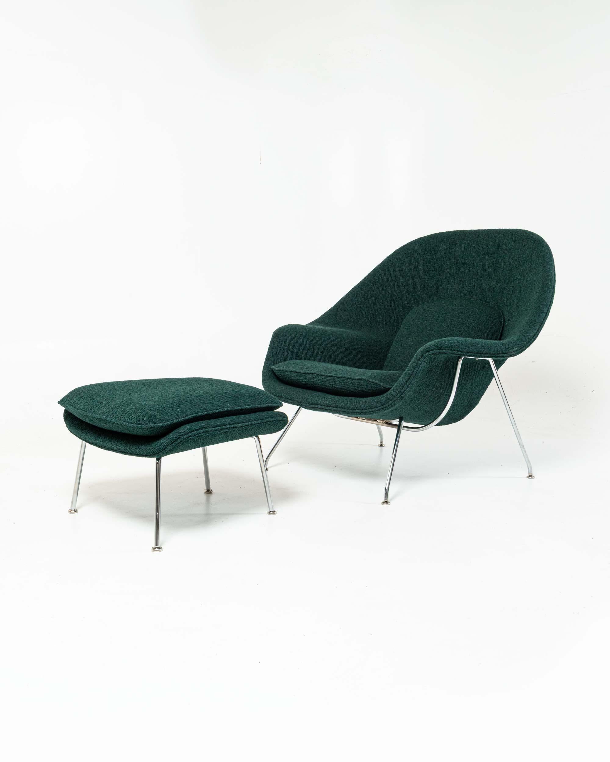 Mid-Century Modern Eero Saarinen Large Womb Chair and Ottoman in Forest Green Boucle For Sale
