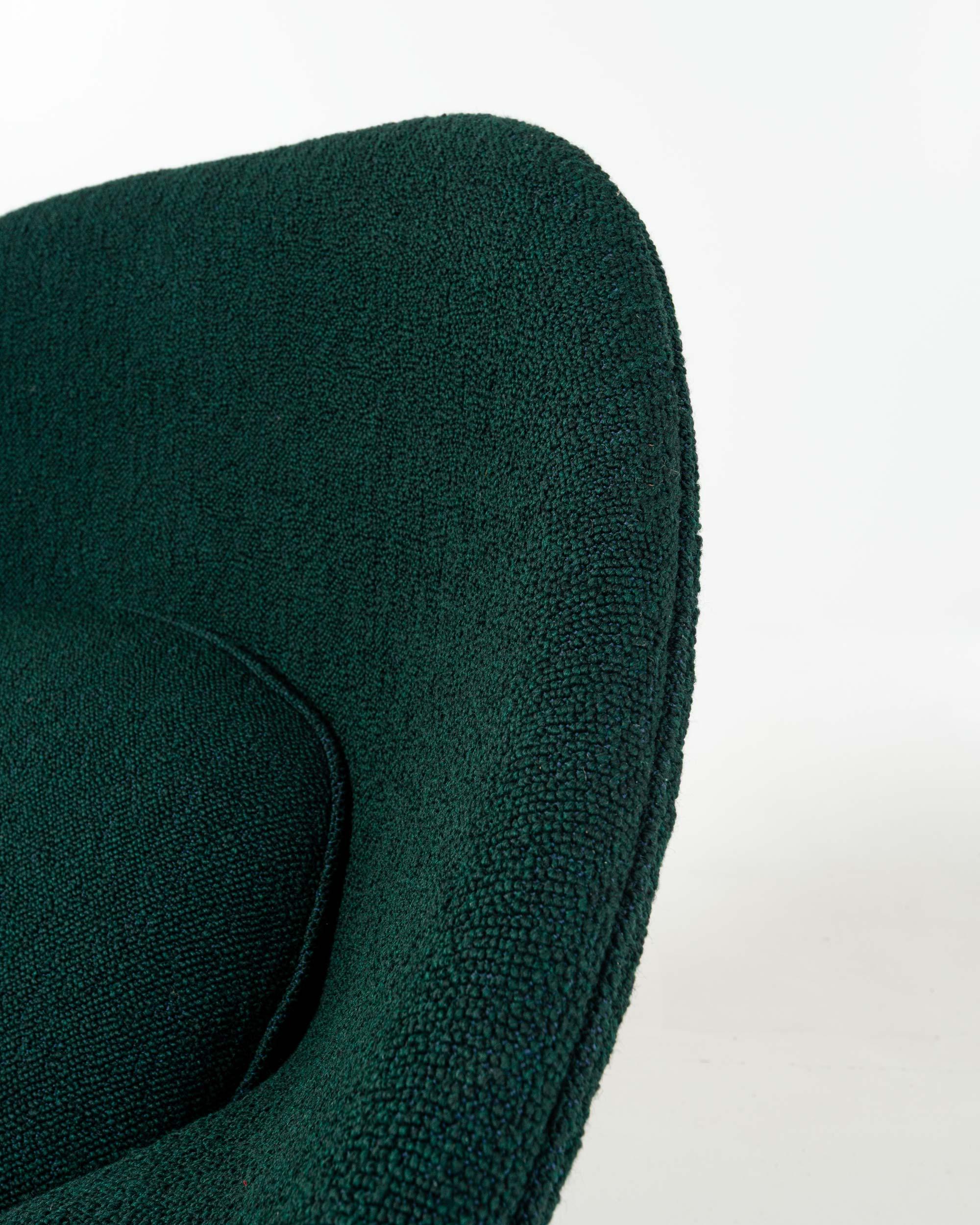 Bouclé Eero Saarinen Large Womb Chair and Ottoman in Forest Green Boucle For Sale