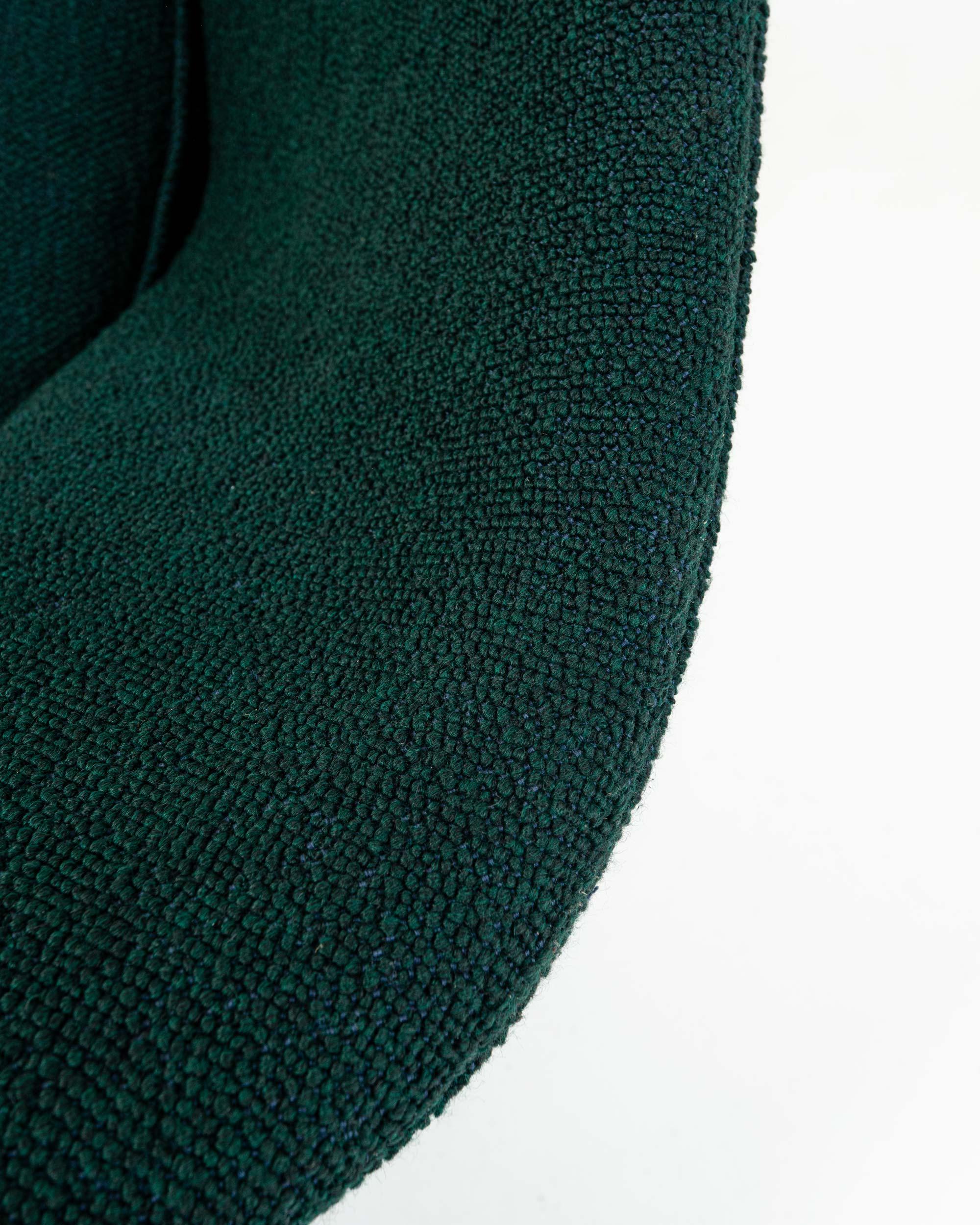Eero Saarinen Large Womb Chair and Ottoman in Forest Green Boucle For Sale 1