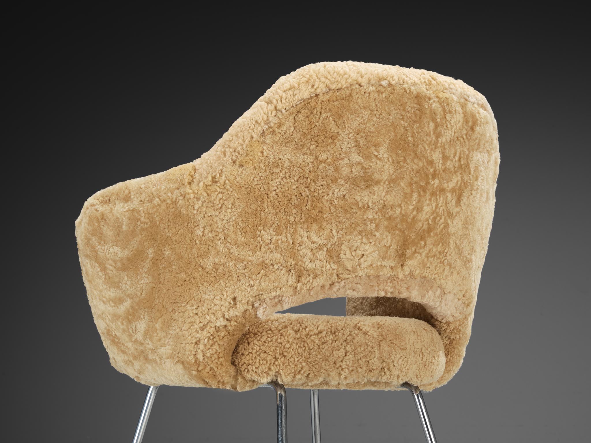 Mid-Century Modern Eero Saarinen Limited Edition ‘Conference’ Armchair in Sheepskin For Sale