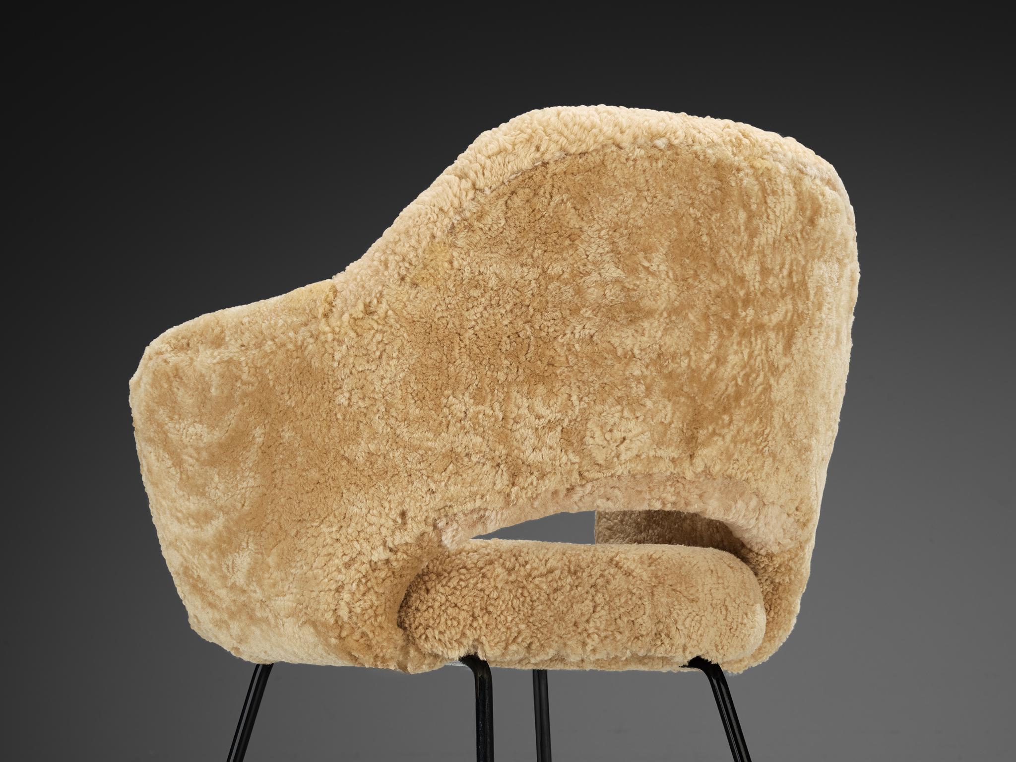 Mid-Century moderno Poltrona 'Conference' di Eero Saarinen in edizione limitata in pelle di pecora in vendita