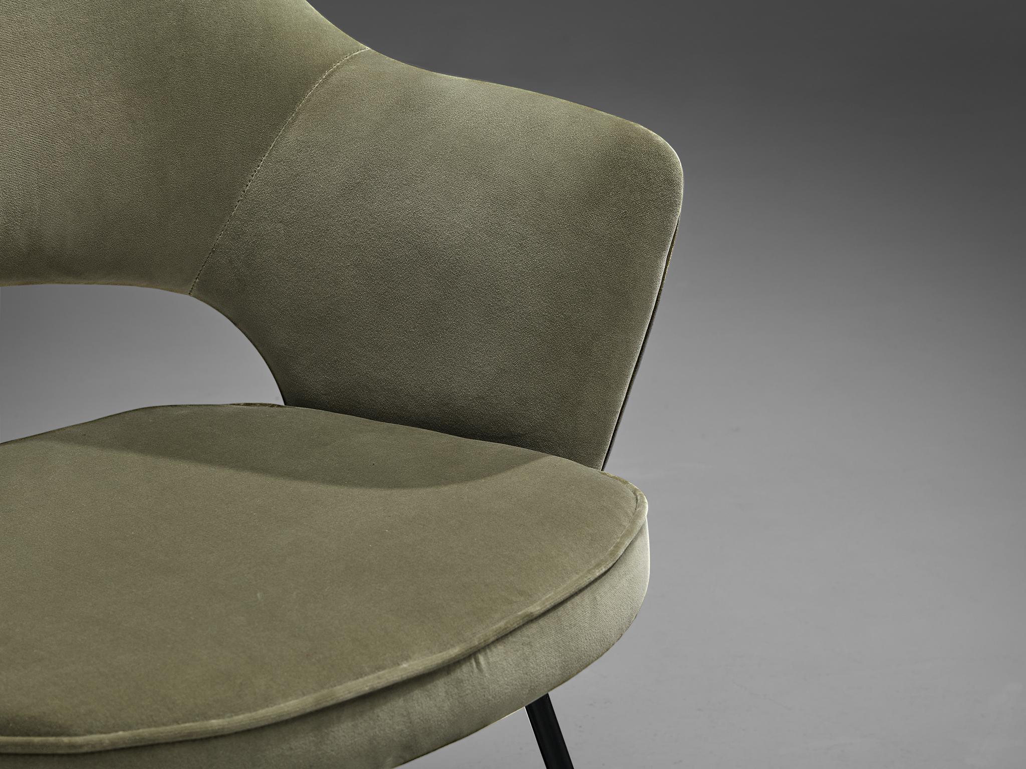 Eero Saarinen Limited Edition ‘Conference’ Armchairs of UNESCO Paris  For Sale 3