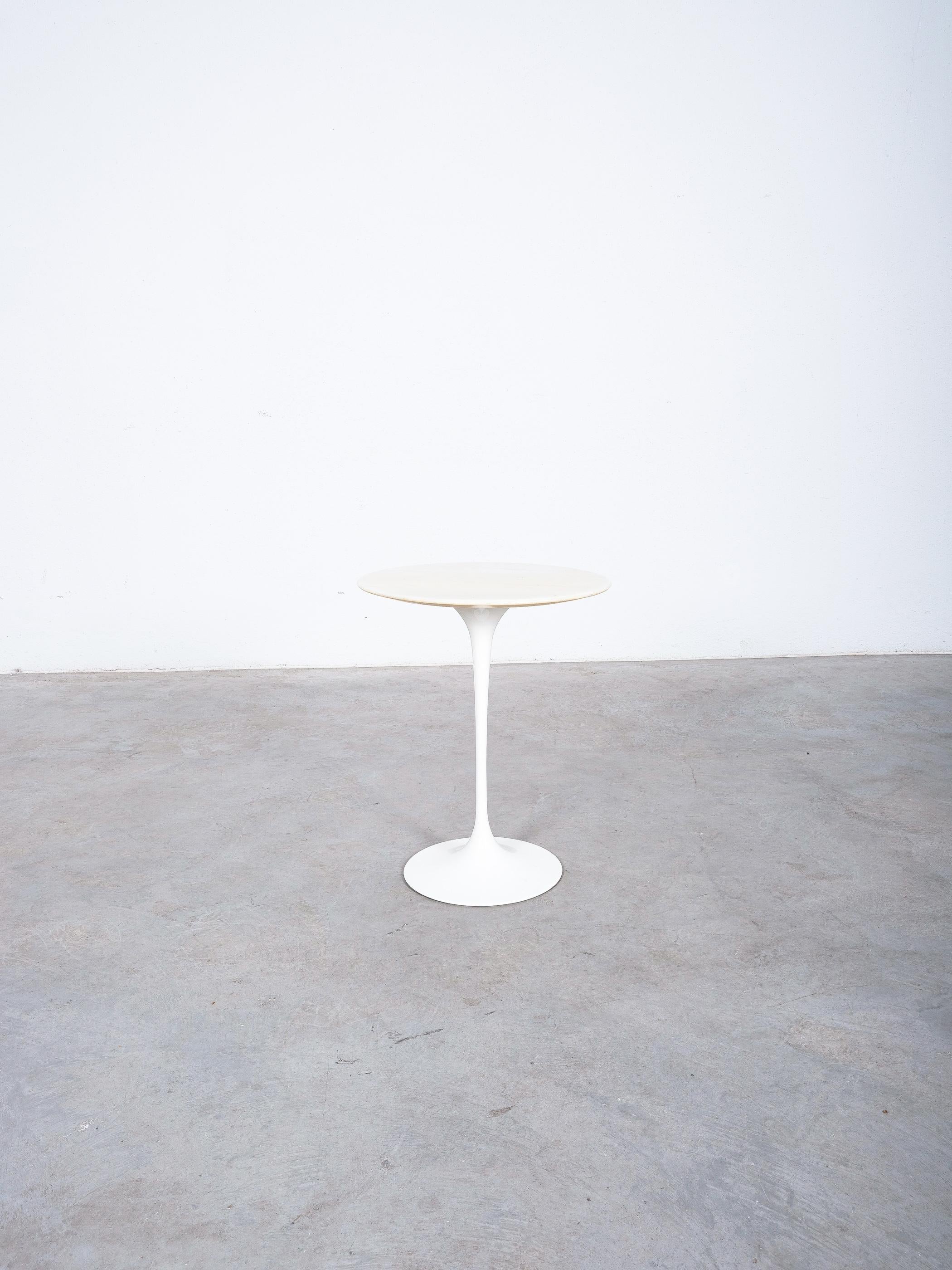 Aluminium Table d'appoint en marbre Eero Saarinen pour Knoll, 1960 en vente