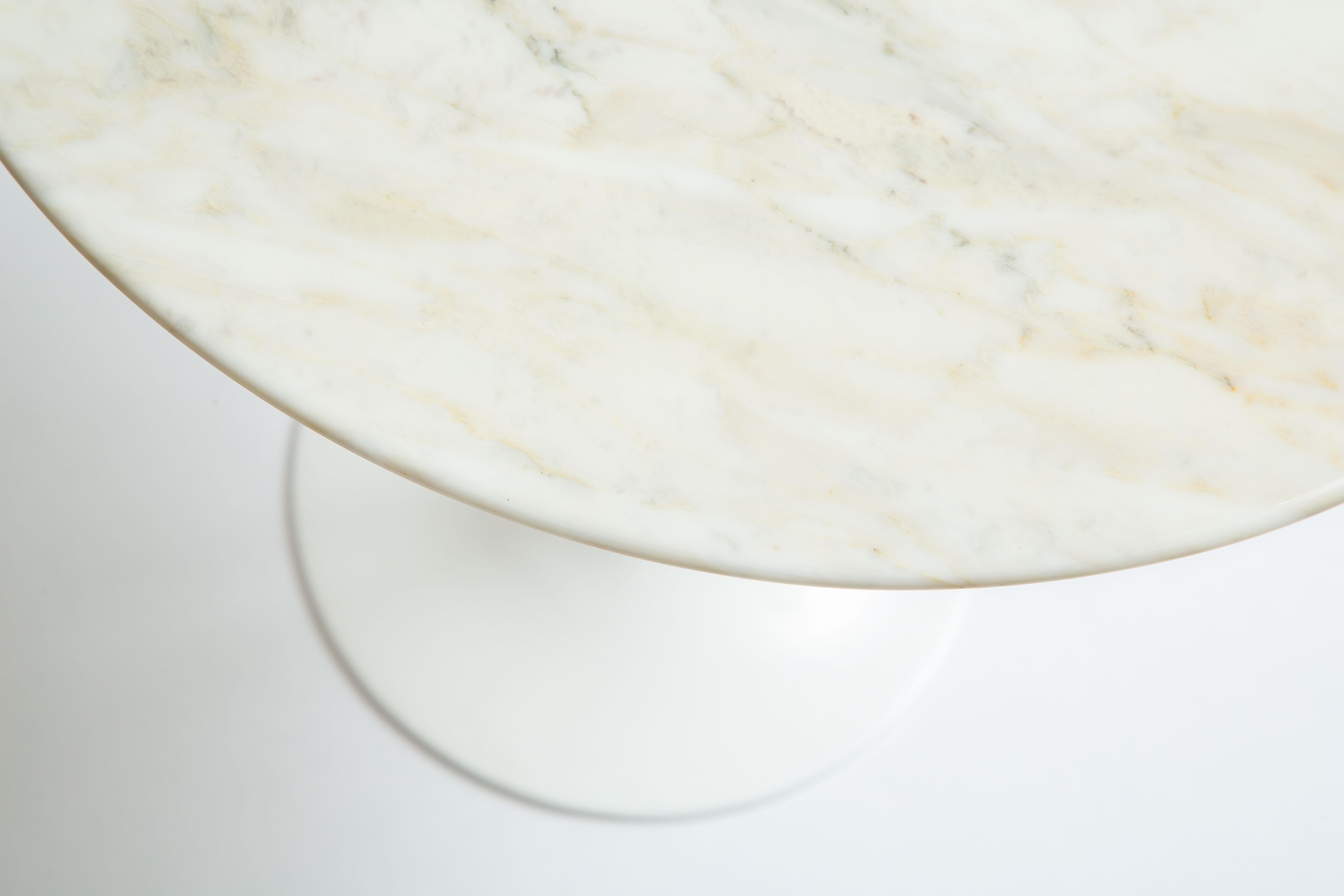 Eero Saarinen Tisch mit Marmorplatte im Angebot 2
