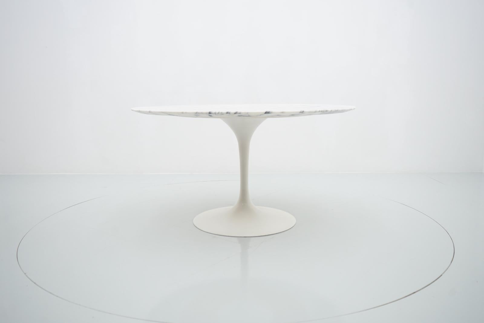 North American Eero Saarinen Marble Tulip Dining Table Knoll International 70s For Sale