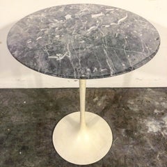 Table d'appoint Tulip en marbre d'Eero Saarinen pour Knoll