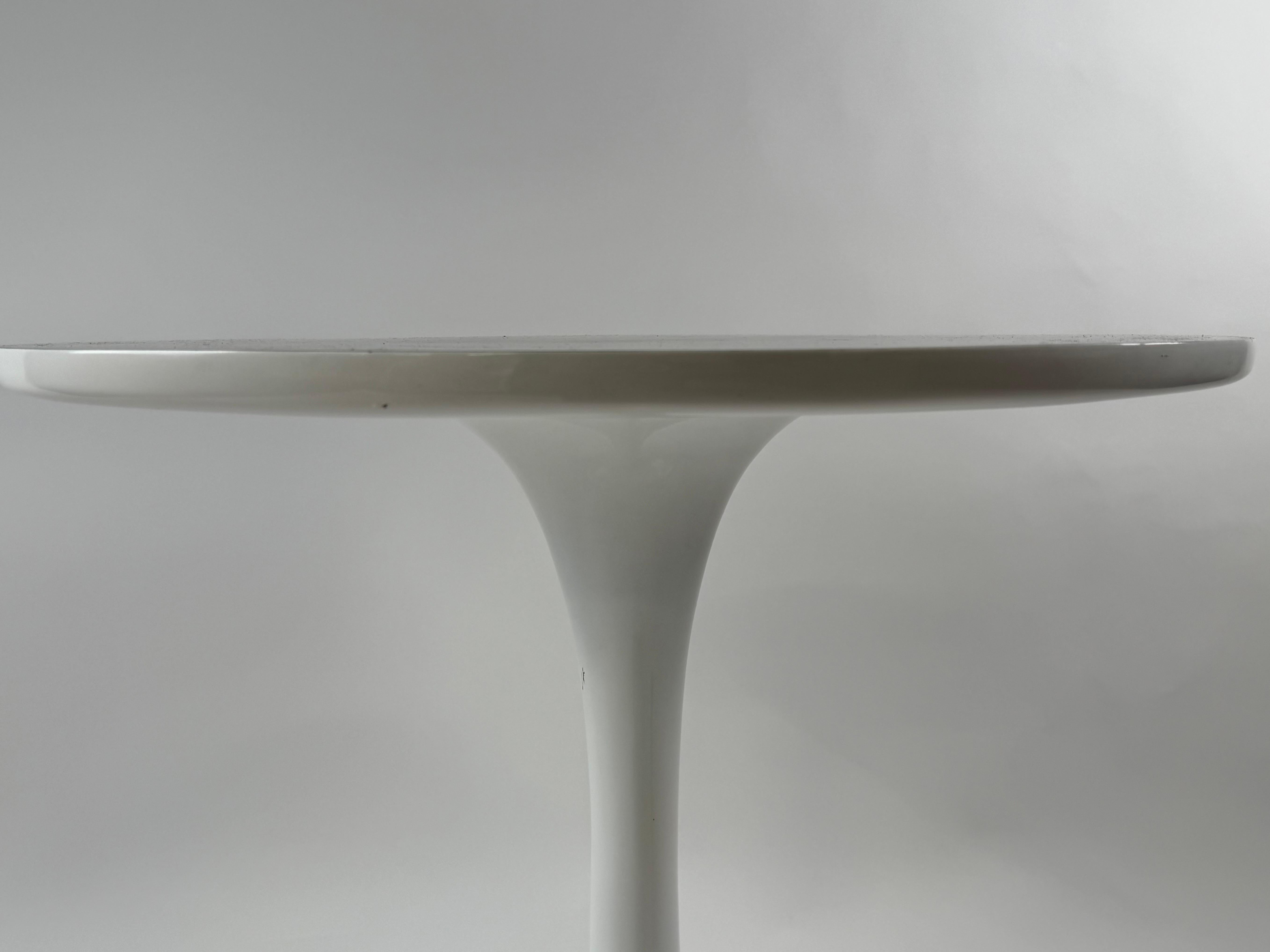 Mesa de centro o comedor Tulip estilo MCM de Eero Saarinen con tablero de diseño de resina epoxi en venta 7