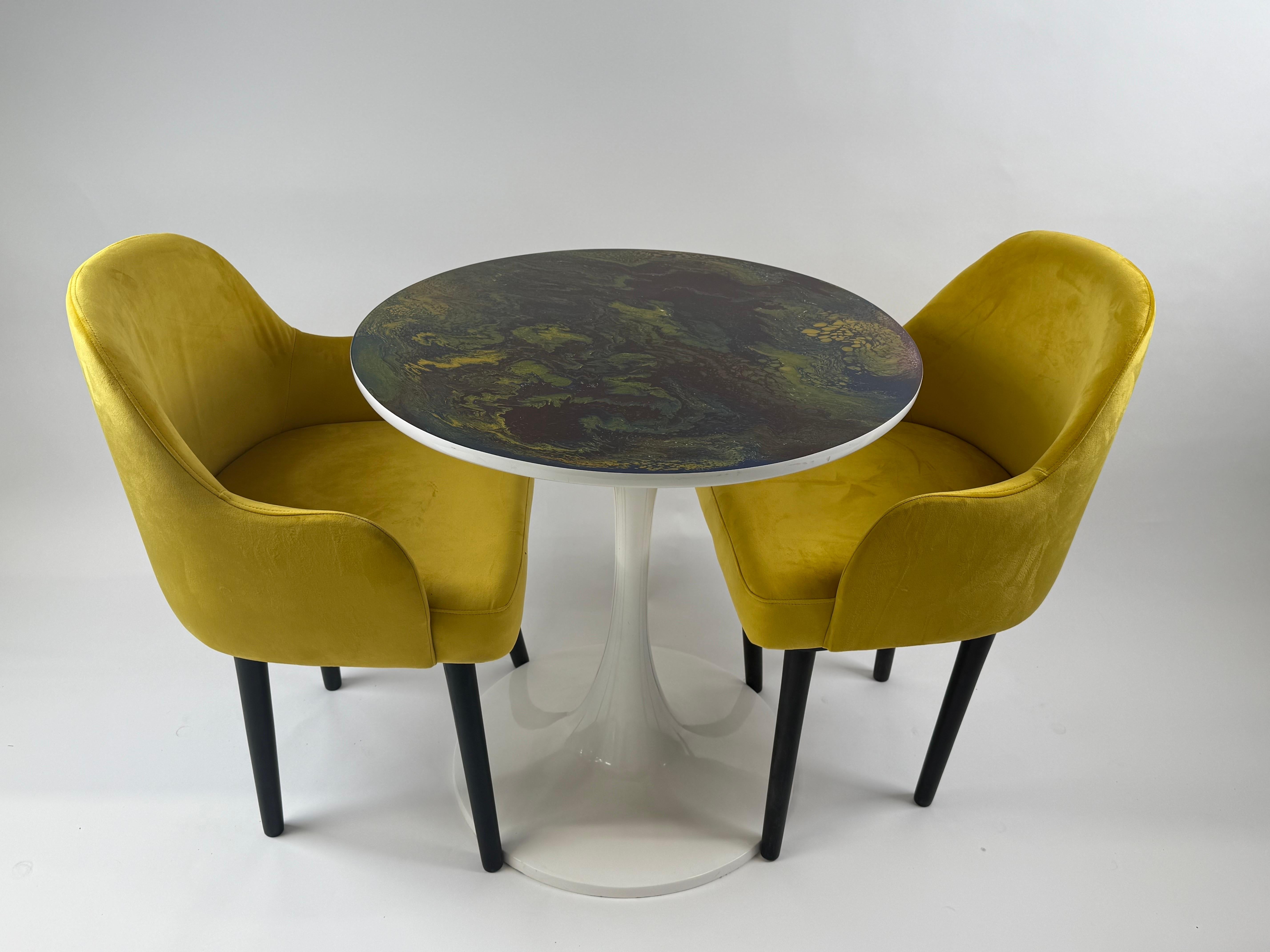 Mesa de centro o comedor Tulip estilo MCM de Eero Saarinen con tablero de diseño de resina epoxi Moderno de mediados de siglo en venta