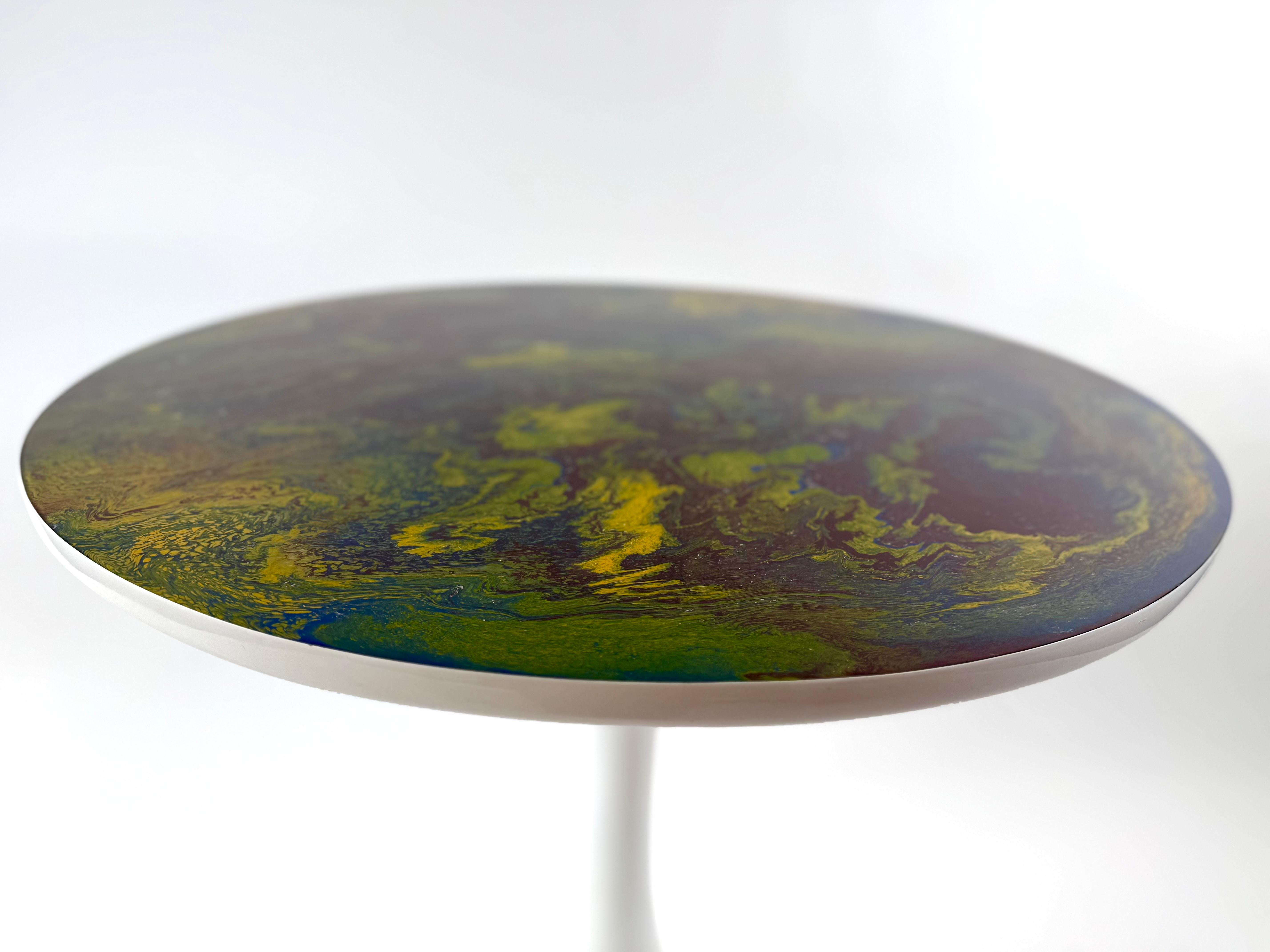 Mesa de centro o comedor Tulip estilo MCM de Eero Saarinen con tablero de diseño de resina epoxi en venta 1