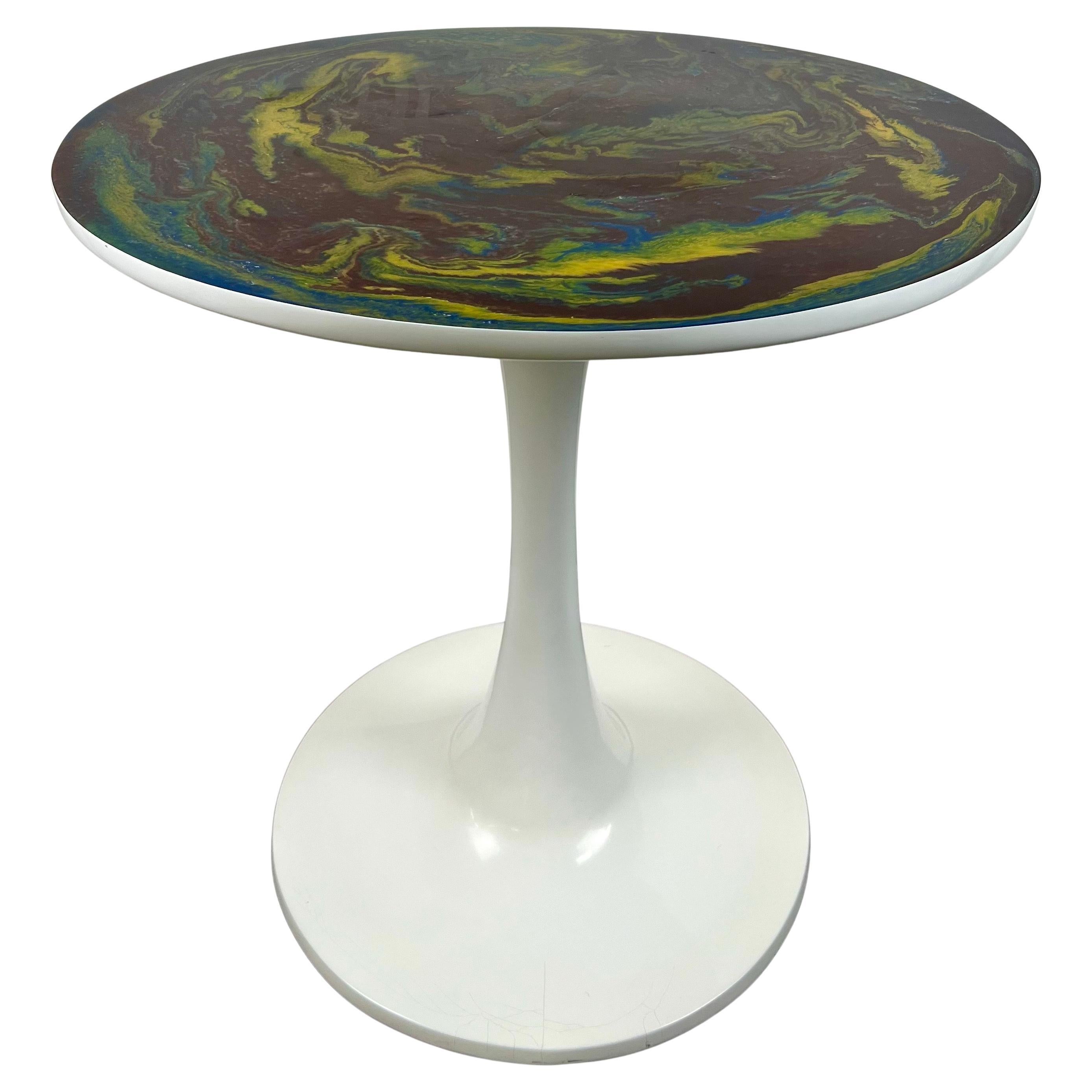 Tavolo da pranzo o da centro in stile MCM Tulip di Eero Saarinen con piano di design in resina epossidica in vendita