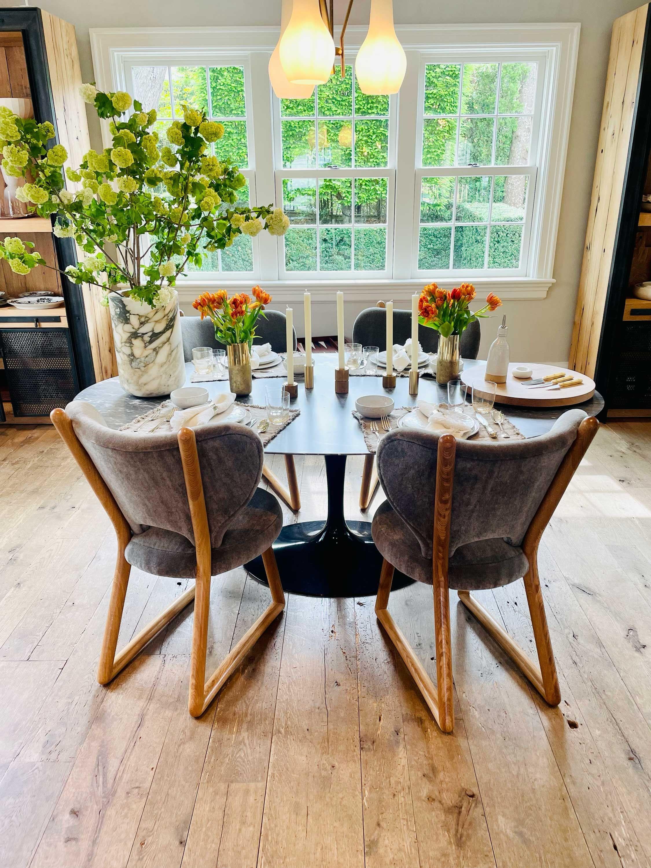 Eero Saarinen Medium Oval Grey Marble Dining Table with Black Base by Knoll In New Condition For Sale In Sag Harbor, NY