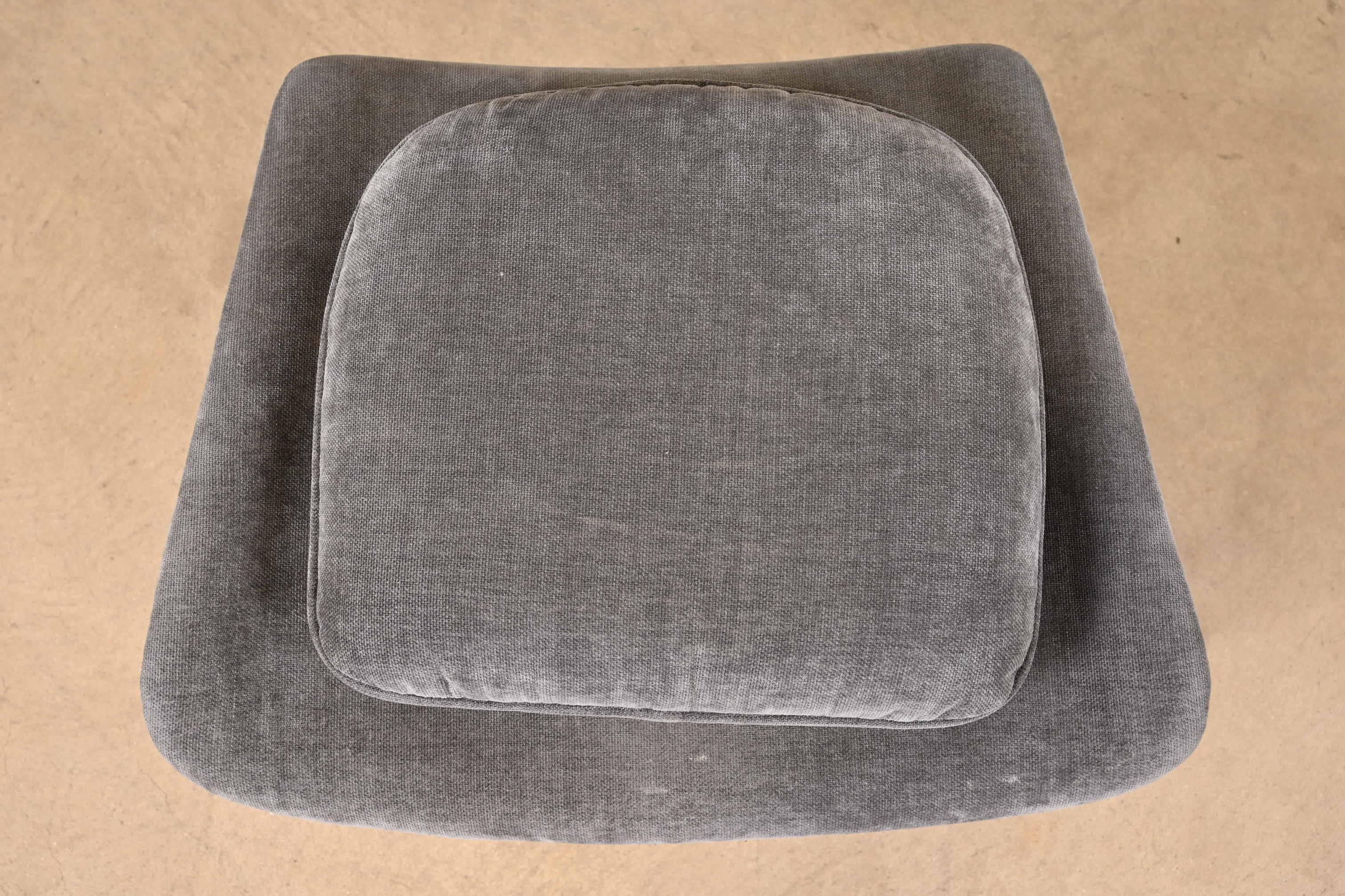 Silla y otomana Eero Saarinen de mediados del siglo XX en venta 4