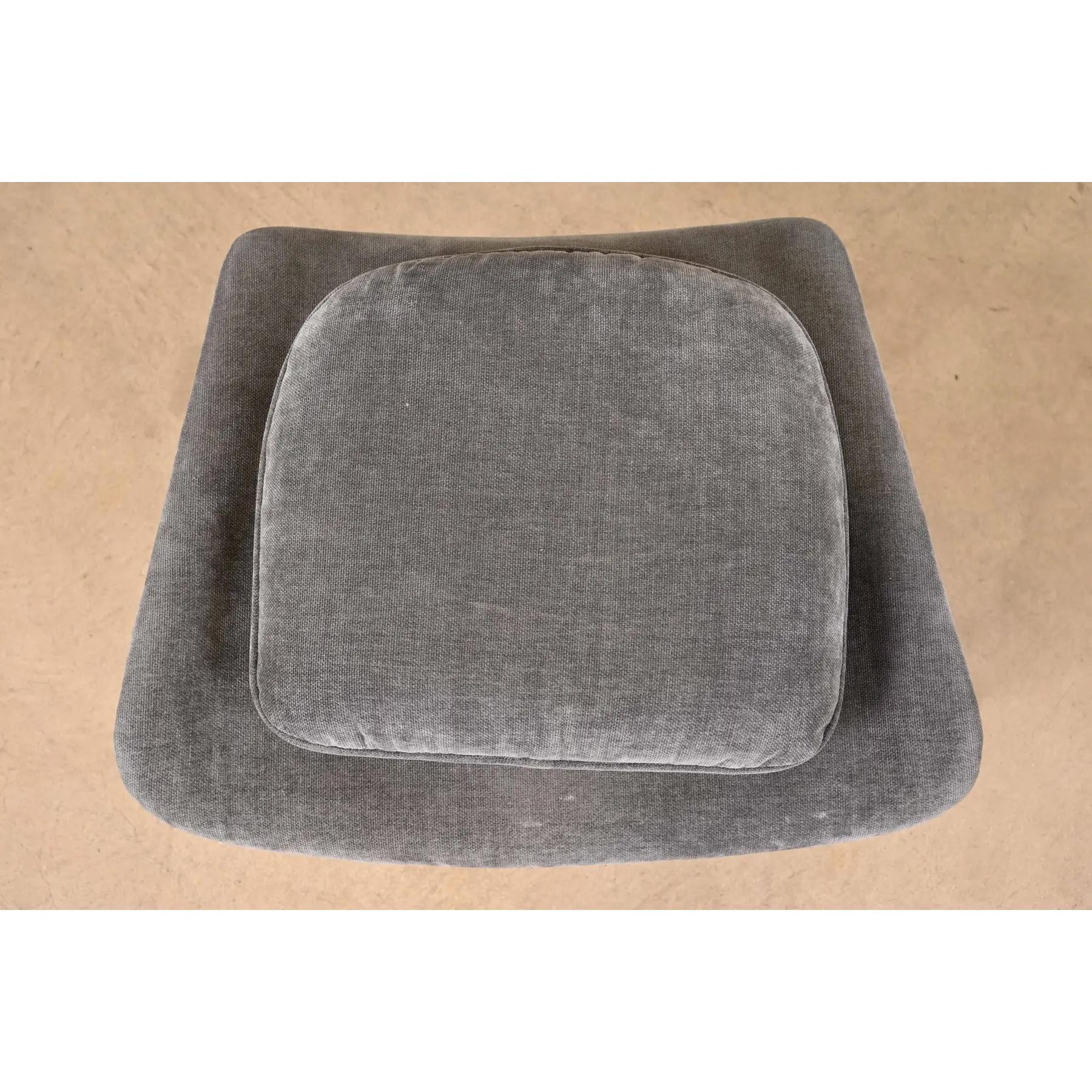 Silla y otomana Eero Saarinen de mediados del siglo XX en venta 4