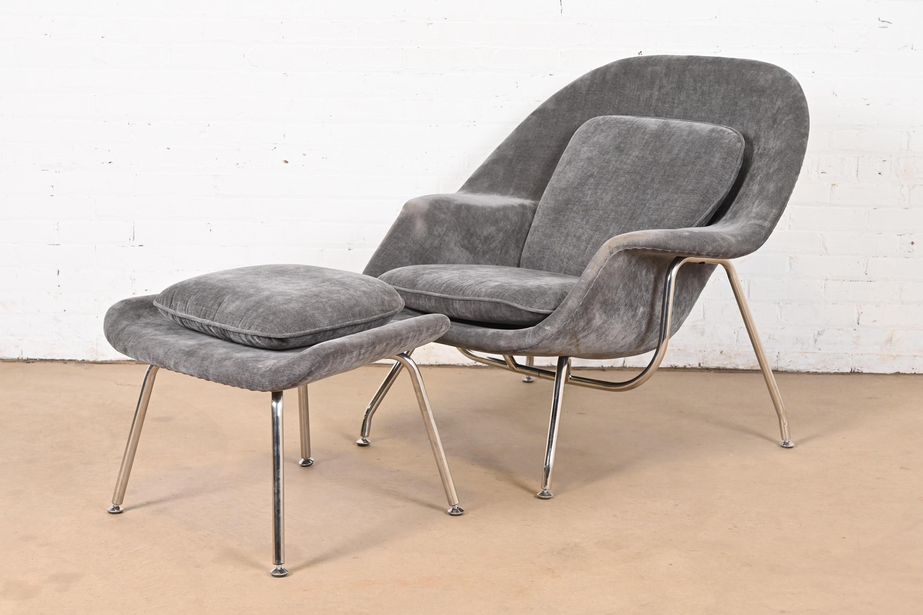 Un sillón y una otomana excepcionales de la Modernidad de Mitad de Siglo

Diseñado por Eero Saarinen

EEUU, circa finales del siglo XX

Medidas: 
Silla: 37,5