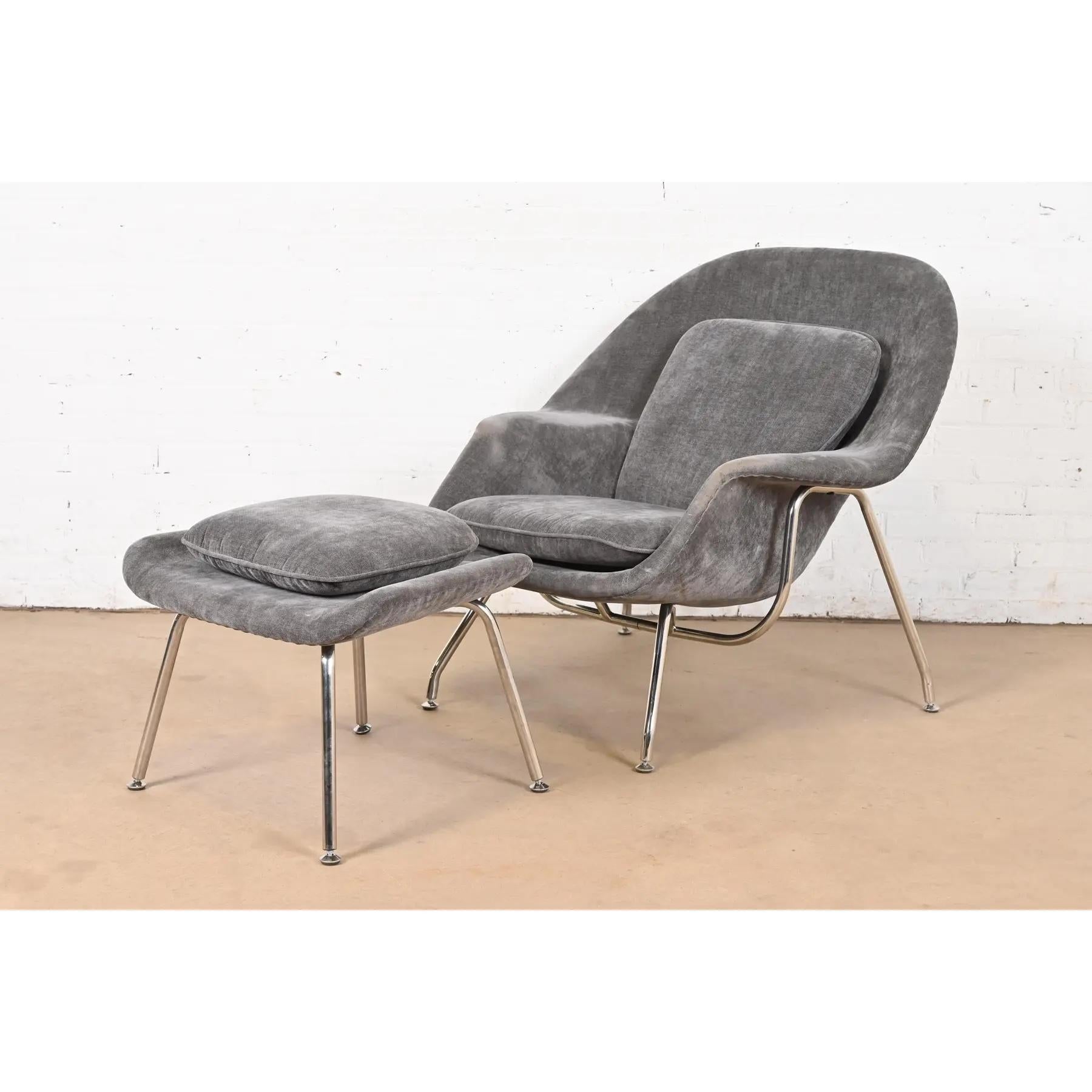 Un sillón y una otomana excepcionales de la Modernidad de Mitad de Siglo

Diseñado por Eero Saarinen

EEUU, circa finales del siglo XX

Medidas: 
Silla: 37,5