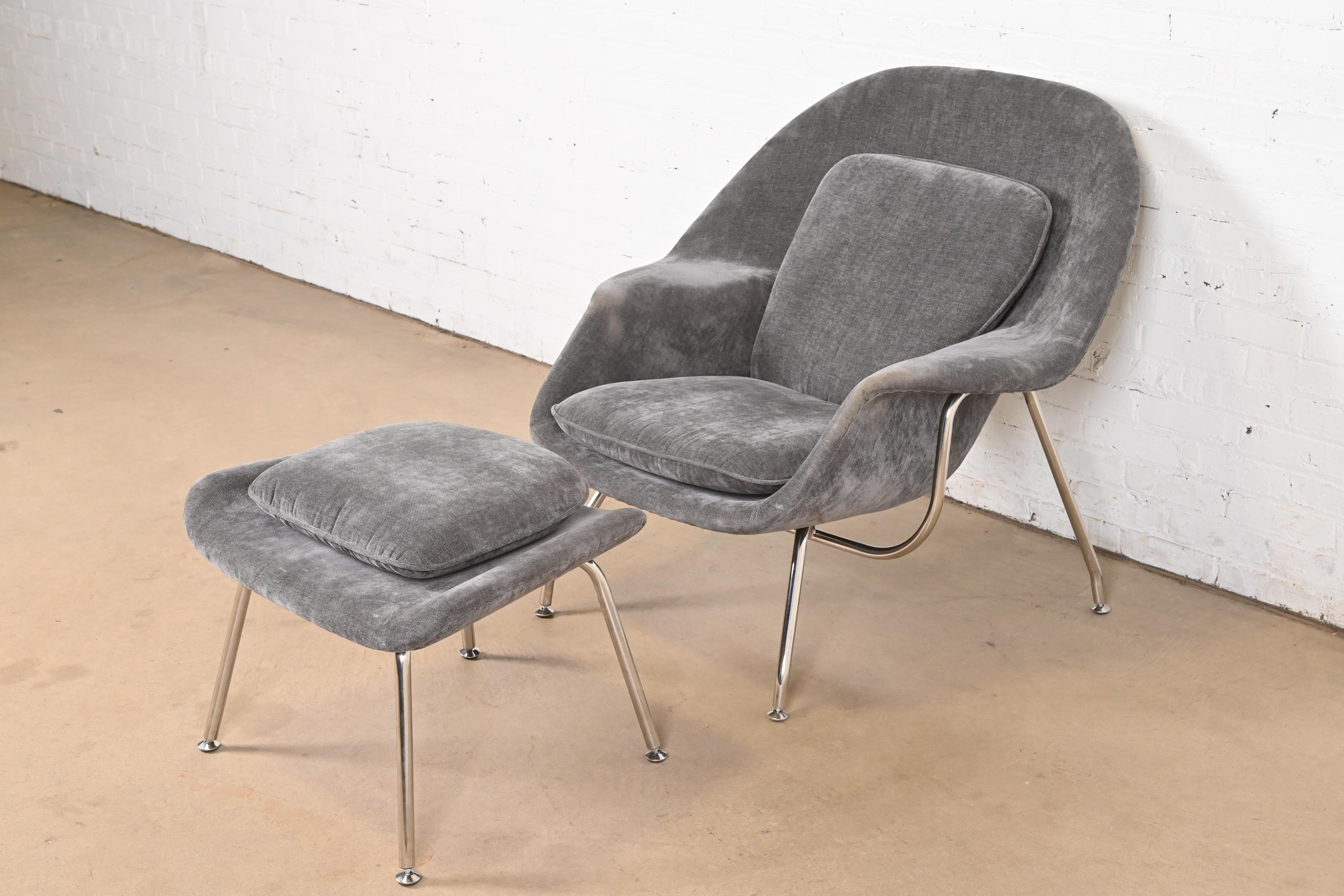 Silla y otomana Eero Saarinen de mediados del siglo XX Moderno de mediados de siglo en venta