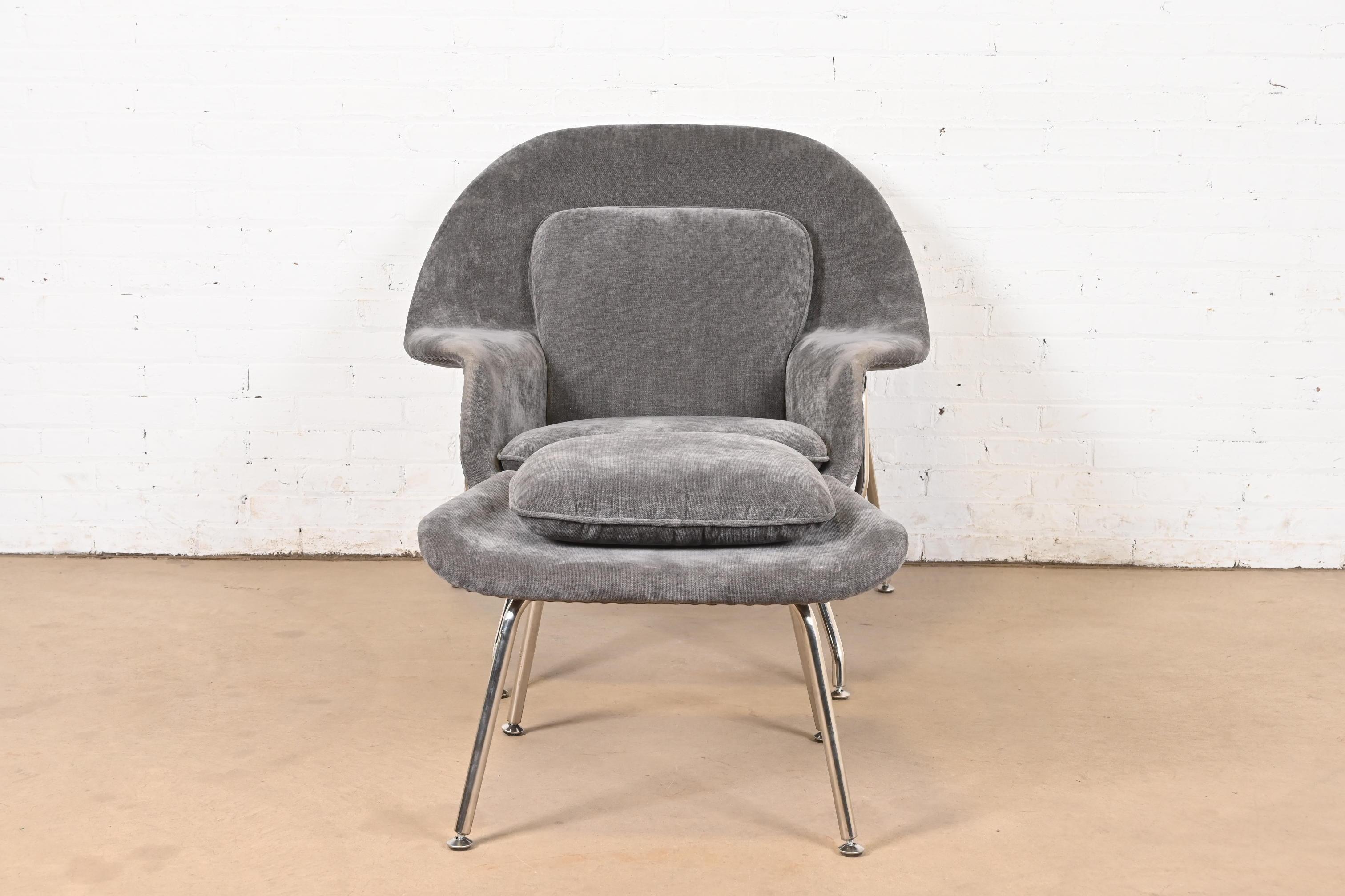 Silla y otomana Eero Saarinen de mediados del siglo XX en Bueno estado para la venta en South Bend, IN