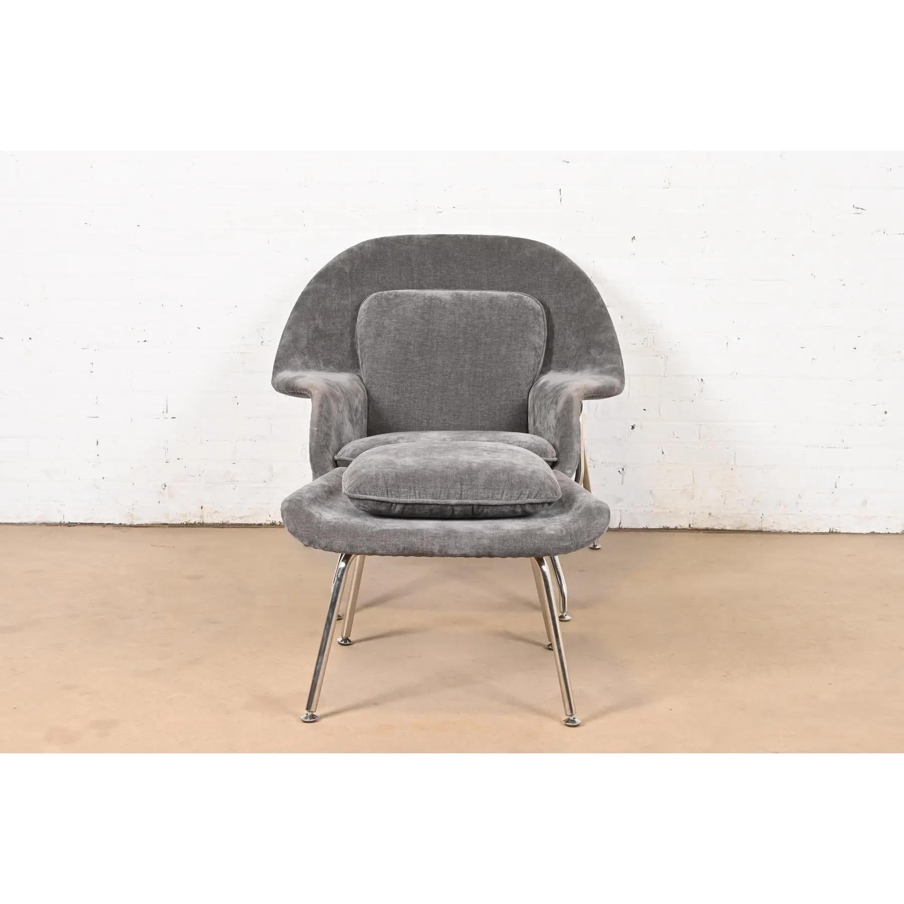 Silla y otomana Eero Saarinen de mediados del siglo XX en Bueno estado para la venta en South Bend, IN