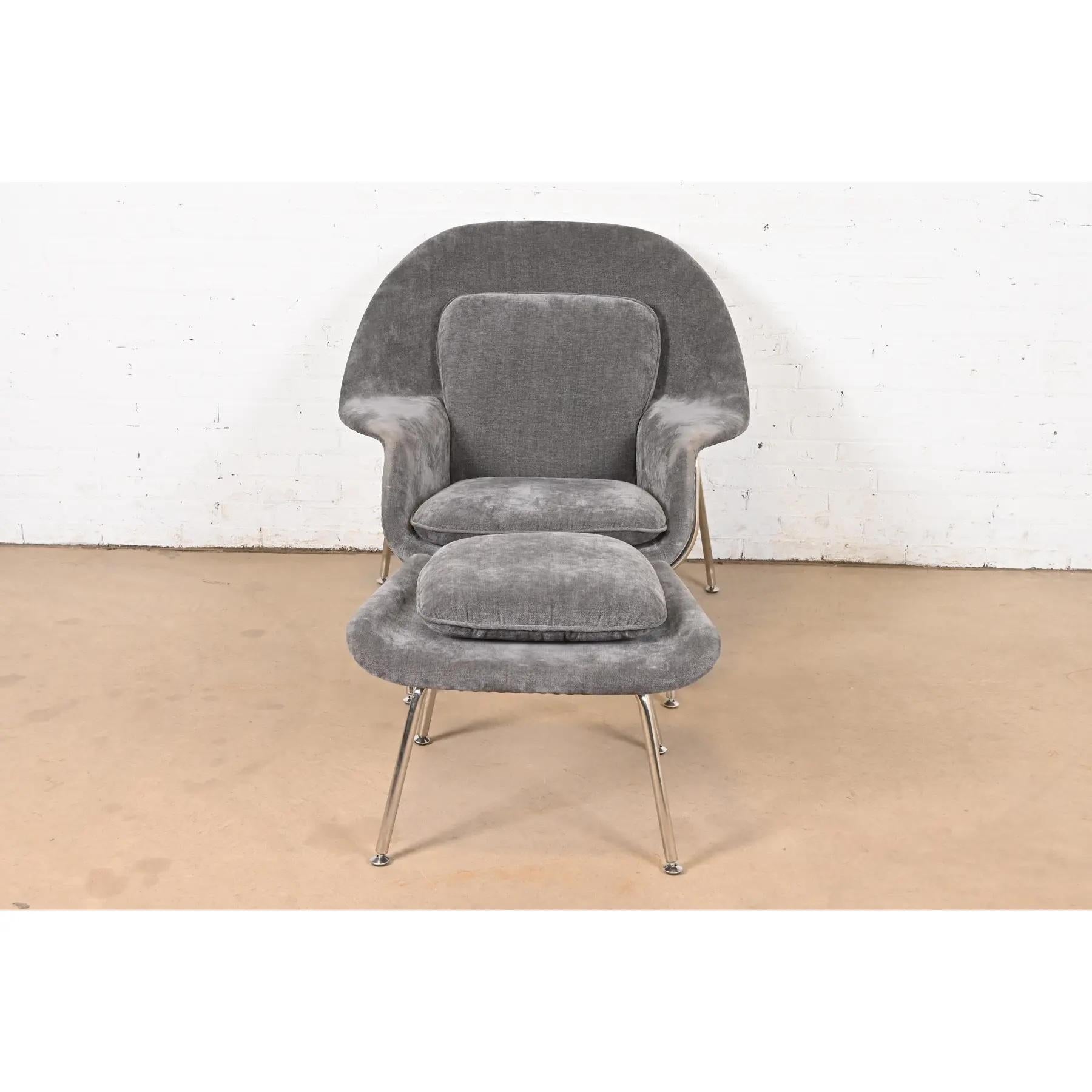 Silla y otomana Eero Saarinen de mediados del siglo XX Acero en venta