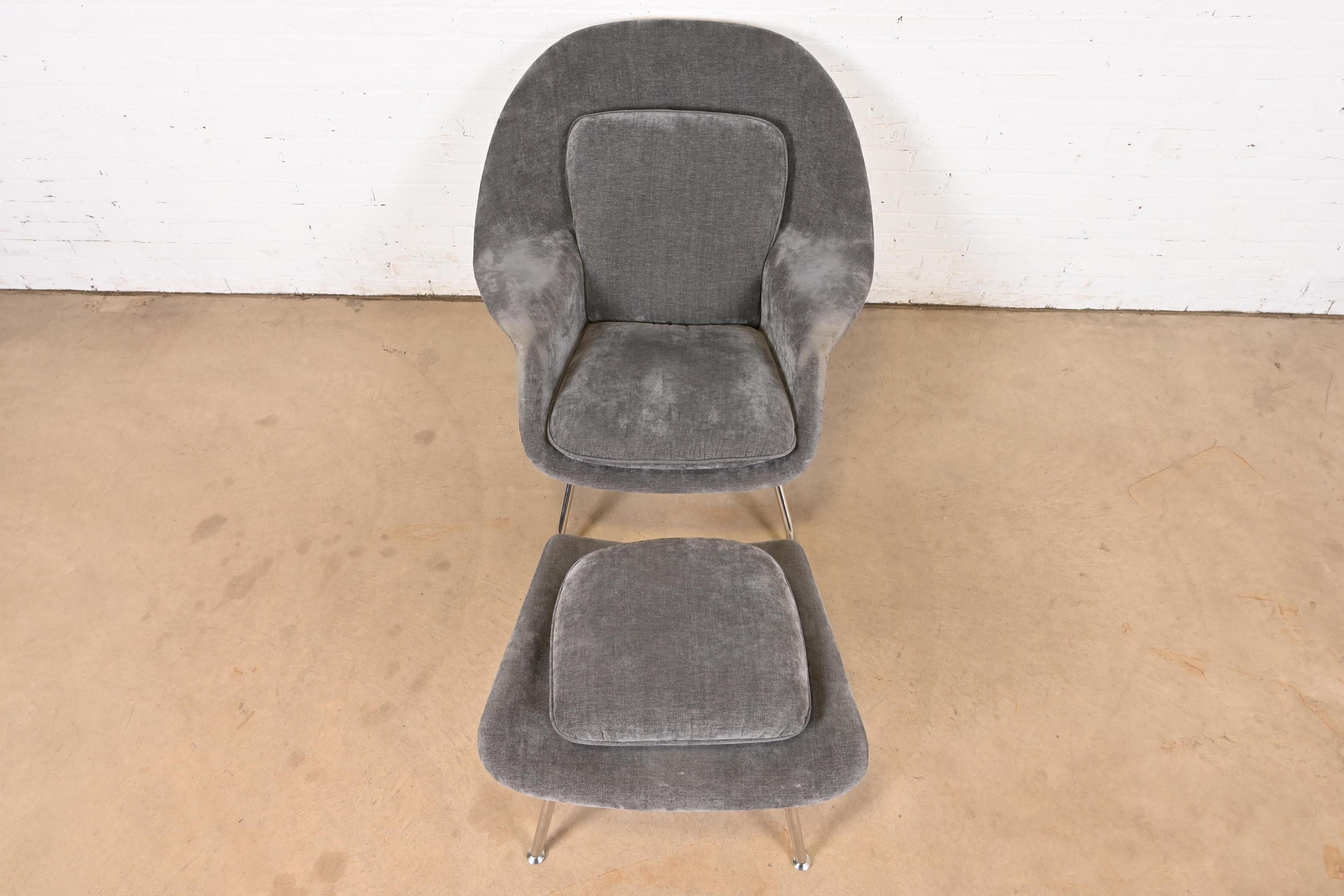 Silla y otomana Eero Saarinen de mediados del siglo XX en venta 1