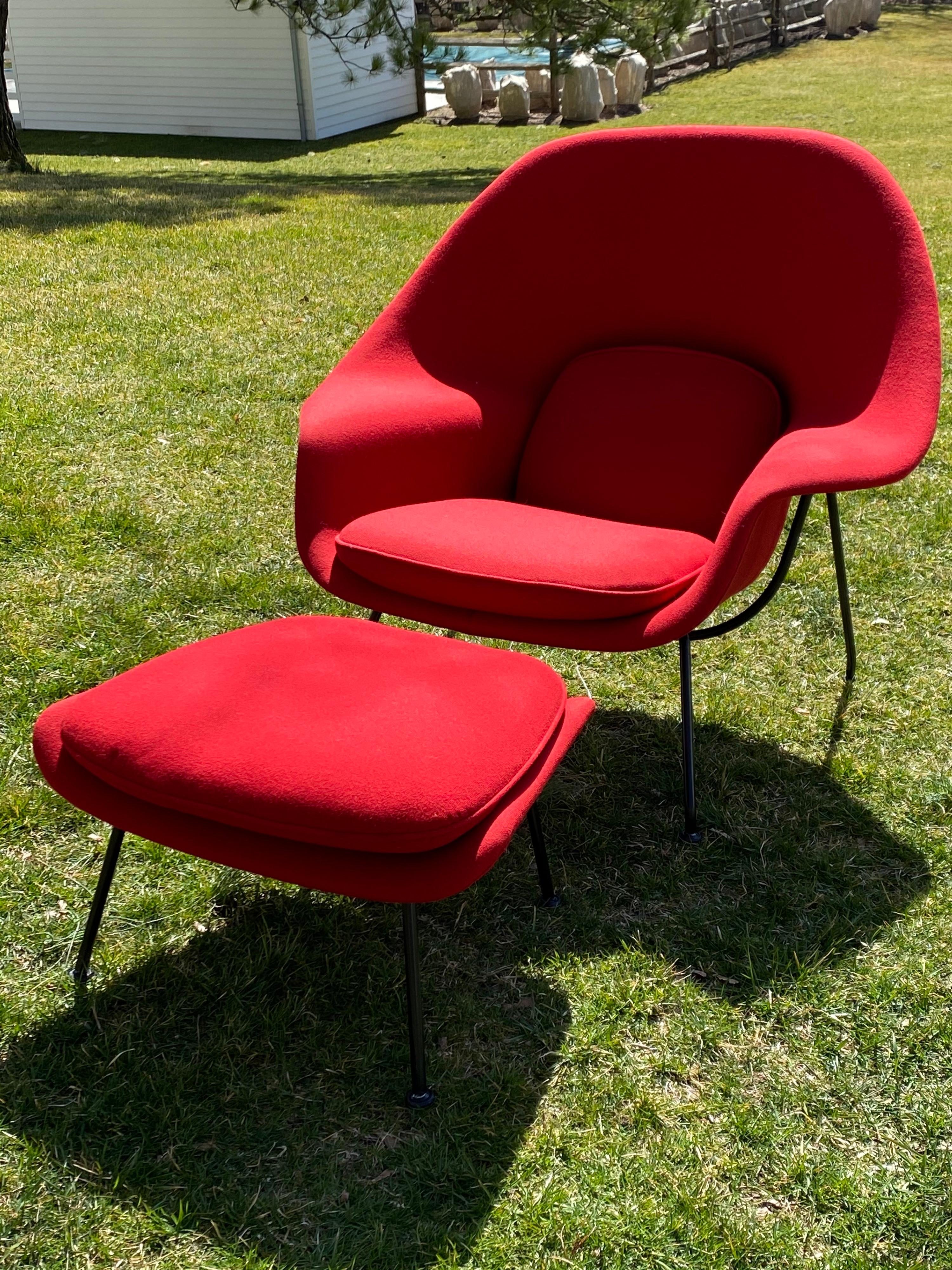Eero Saarinen Mid-Century Womb Chair & Ottoman by Knoll For Sale 3