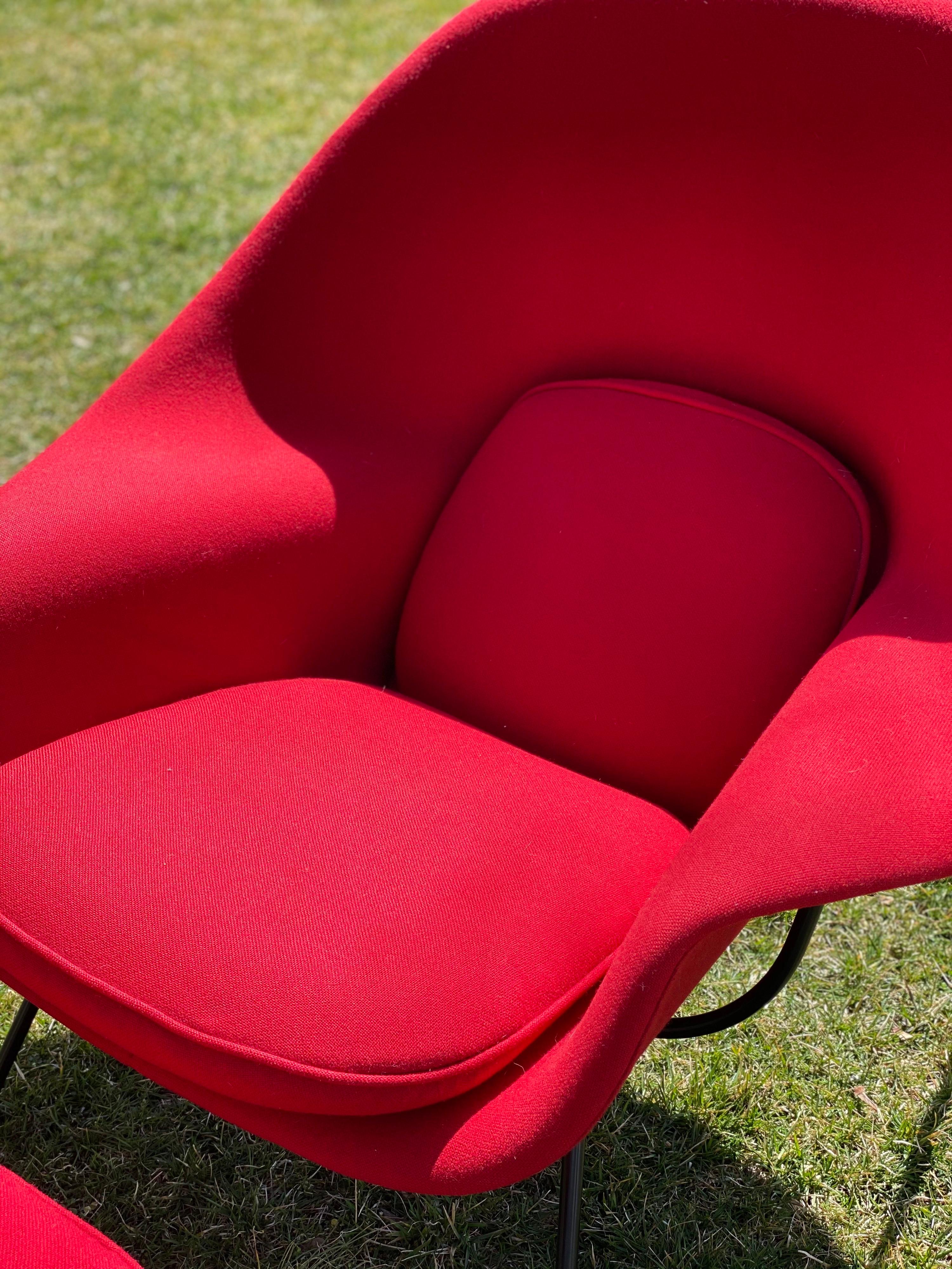 American Eero Saarinen Mid-Century Womb Chair & Ottoman by Knoll For Sale