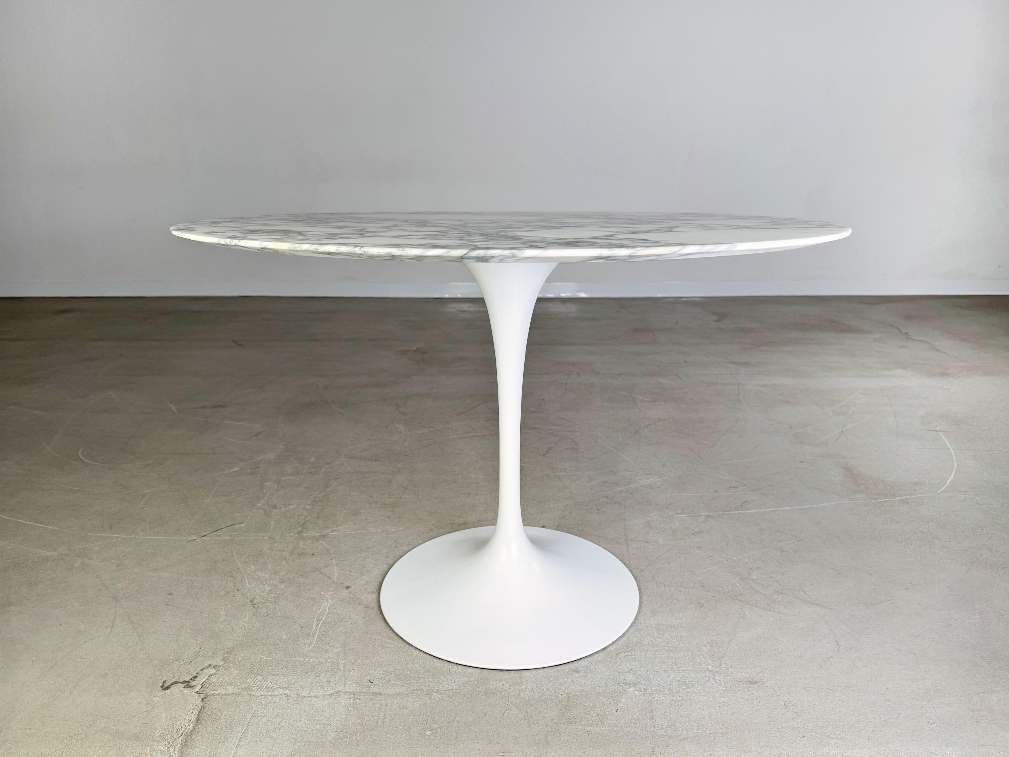 Eero Saarinen Esstisch Mediados de Siglo Tulipán Marmor Knoll Intenational II Moderno de mediados de siglo en venta