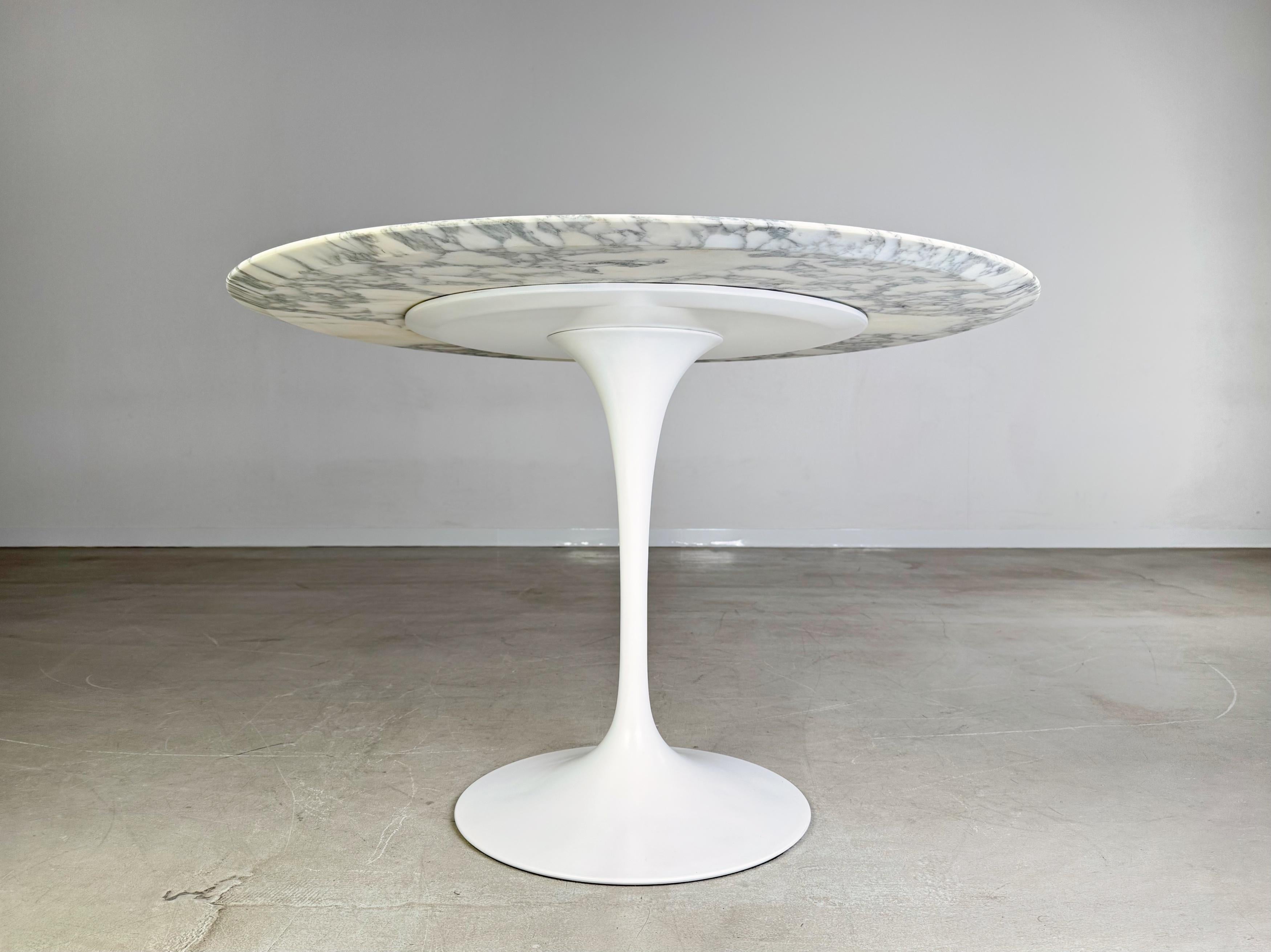 Eero Saarinen Esstisch Mediados de Siglo Tulipán Marmor Knoll Intenational II Alemán en venta
