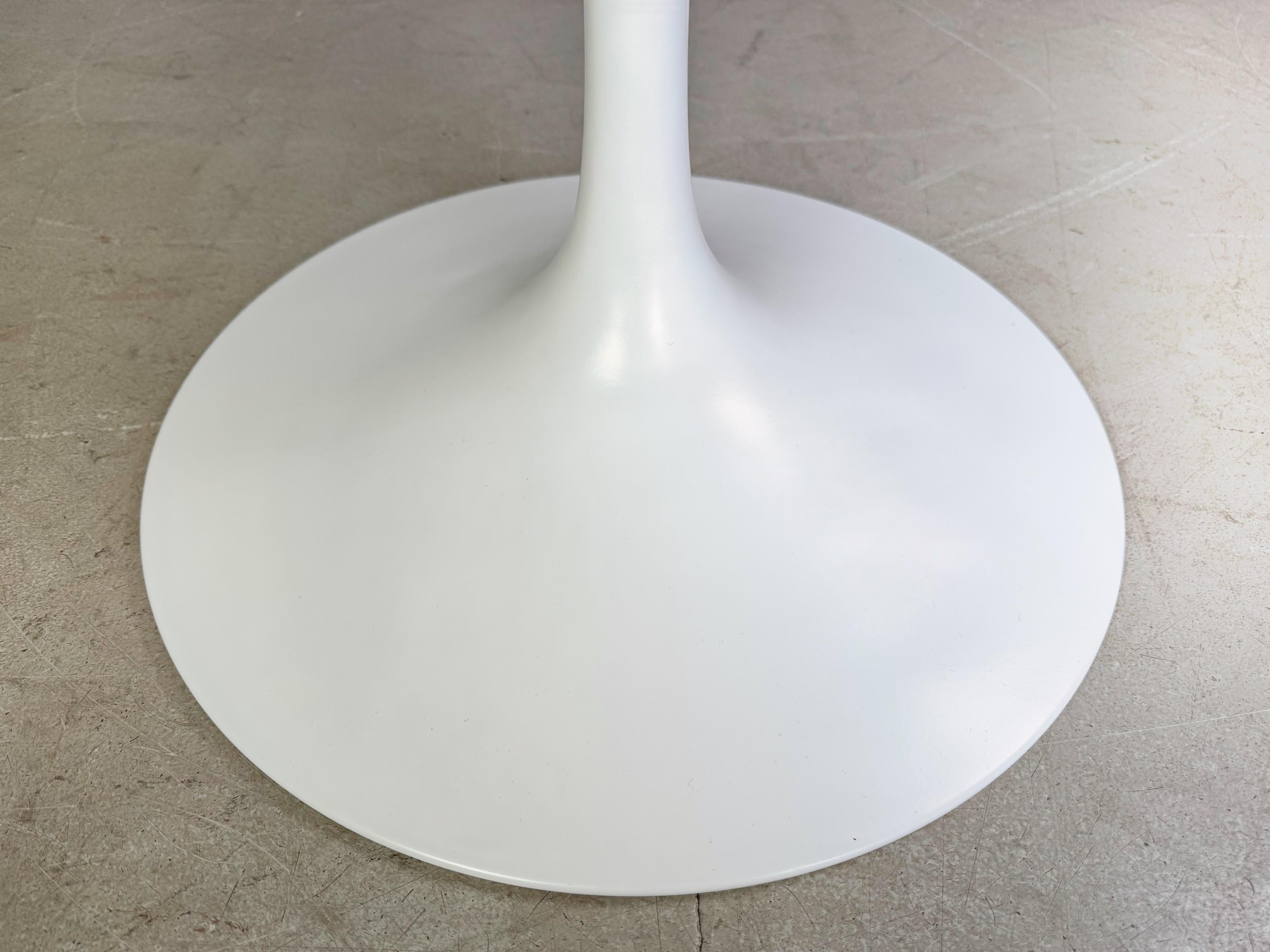 Eero Saarinen Esstisch Mediados de Siglo Tulipán Marmor Knoll Intenational II Aluminio en venta