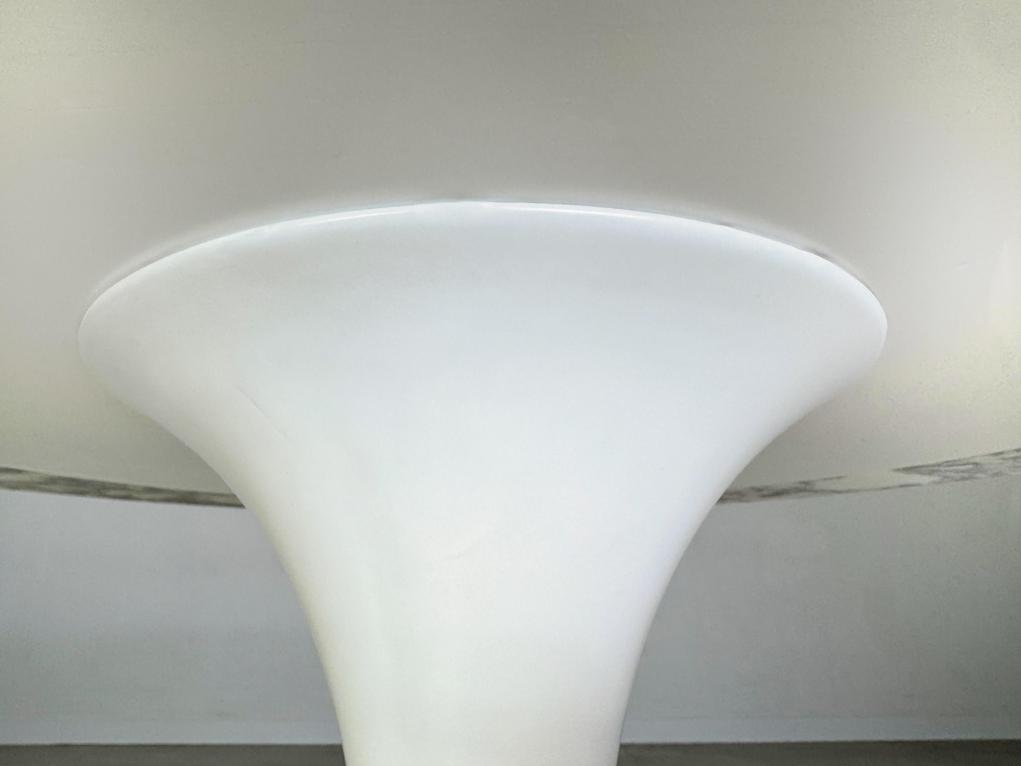 Eero Saarinen Esstisch Mediados de Siglo Tulipán Marmor Knoll Intenational II en venta 1