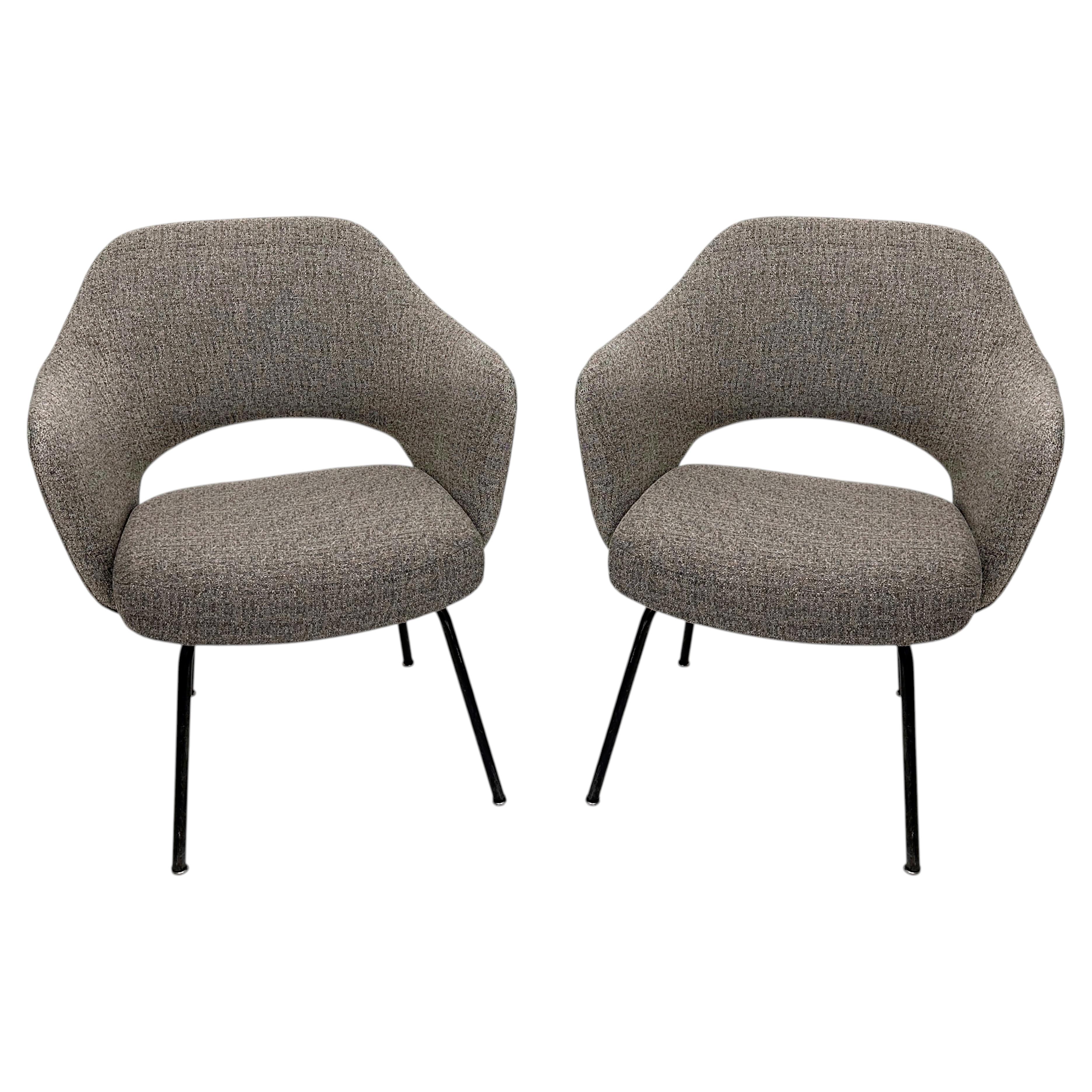 Eero Saarinen Model 71 Executive Armchairs for Knoll, Pair For Sale