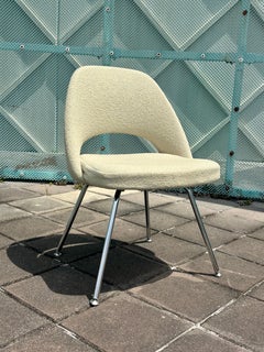 Eero Saarinen Model 72 Executive Chair for Knoll in Green Boucle