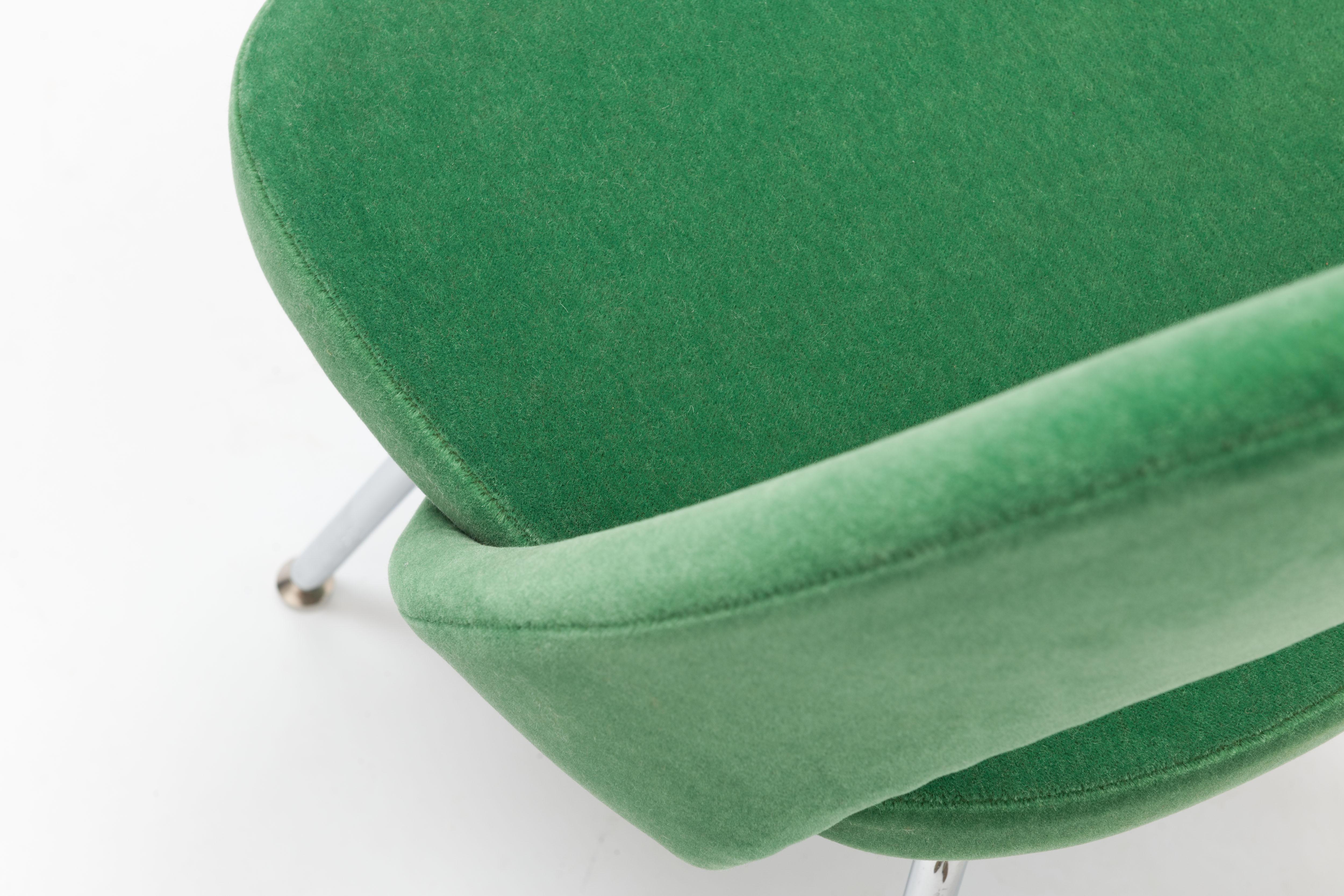 Eero Saarinen Model 72, Executive Side Chair in Green Mohair Fabric by Knoll 2